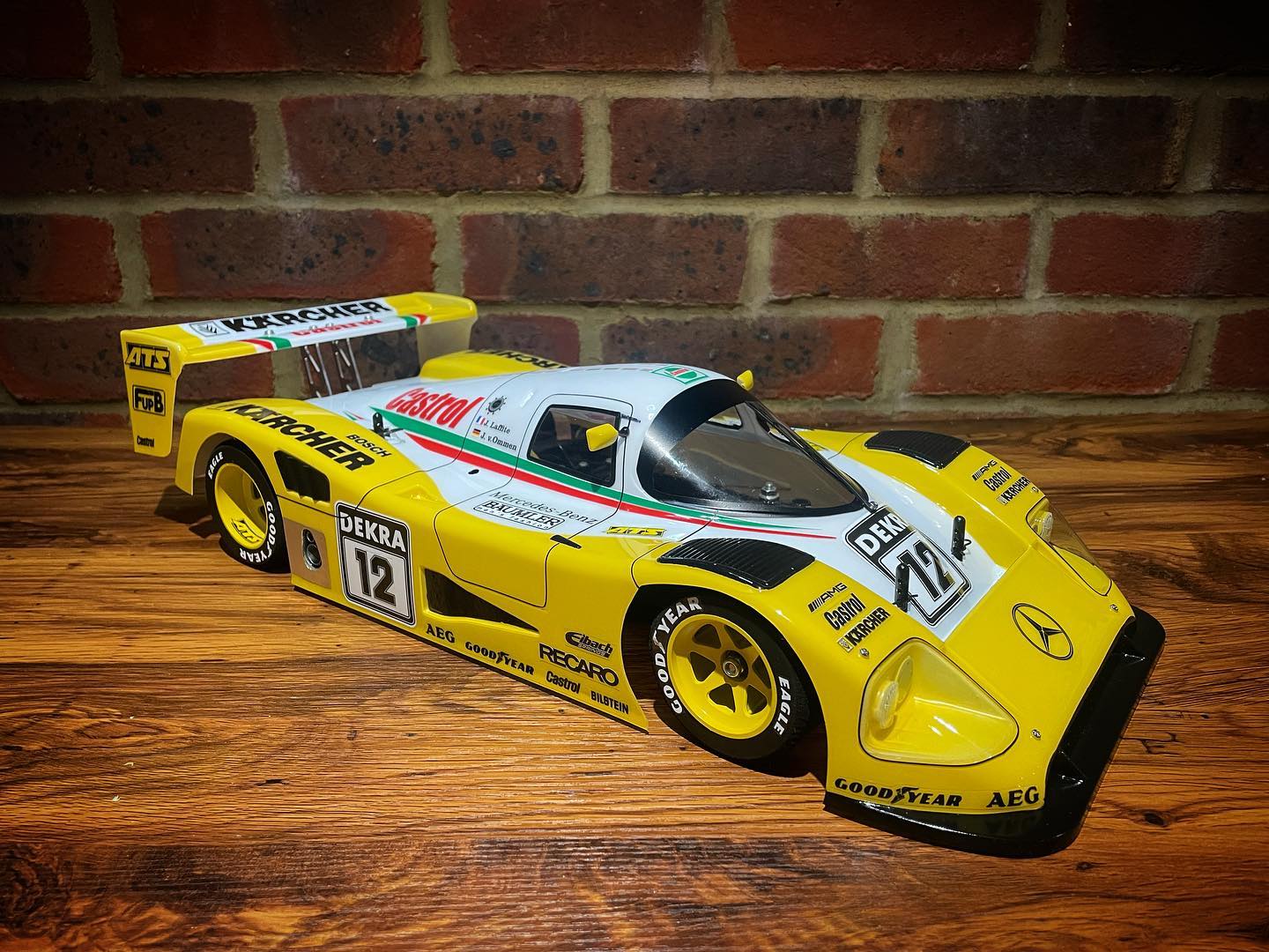 タミヤCカー　Mercedes Benz C11 (ボディーカストロール塗装) Tamiya Mercedes C11 RC car with custom paint job