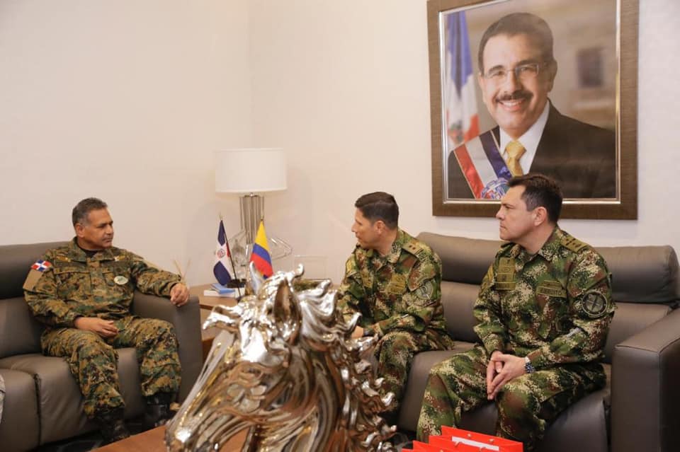 Ministro Defensa Recibe Delegacion Ministerio De Defensa Rd Facebook