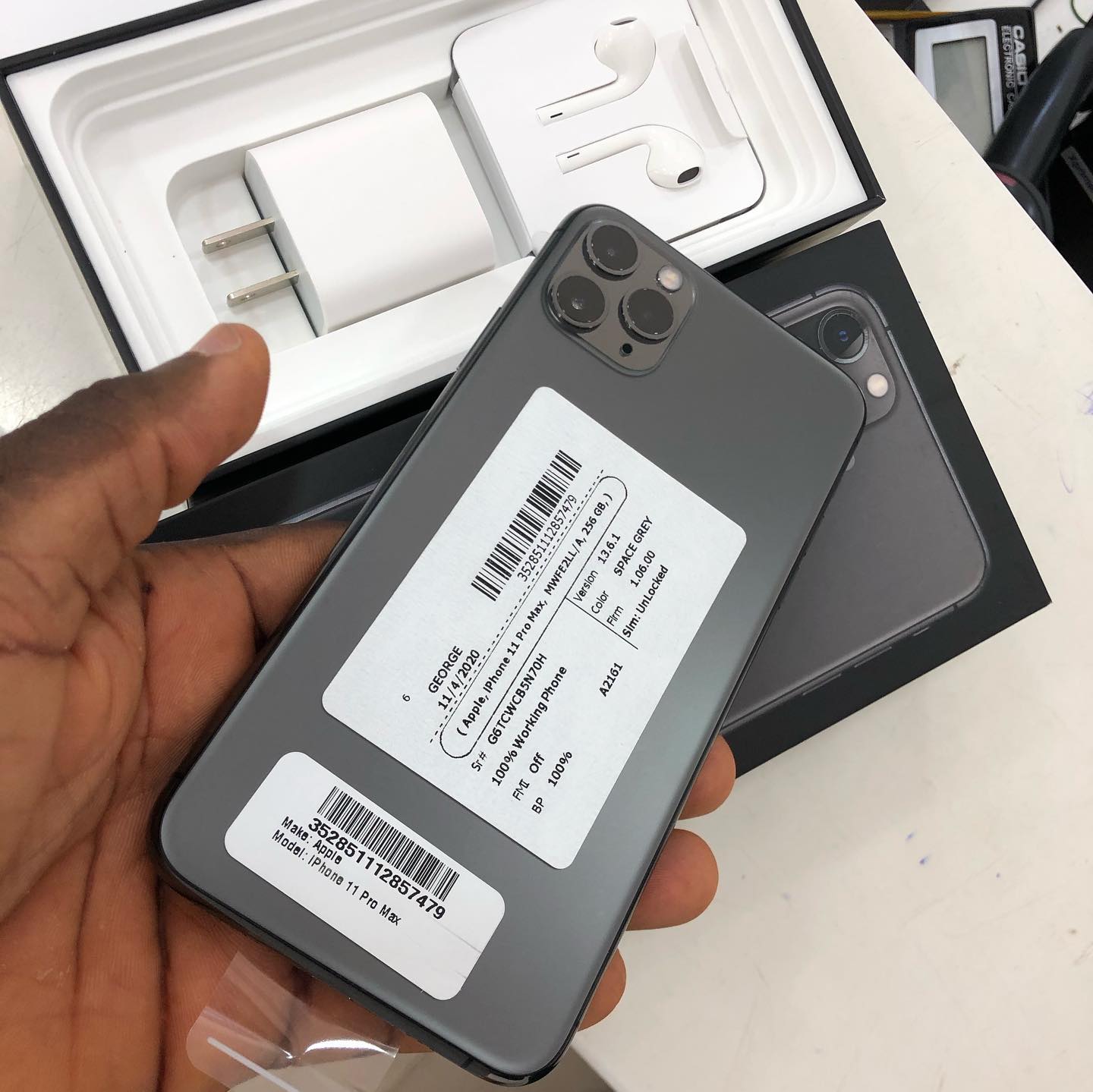 IPhone 11 Pro Max 256gb Open Box 256GB 470k. 99% New. Suíte 39 no 