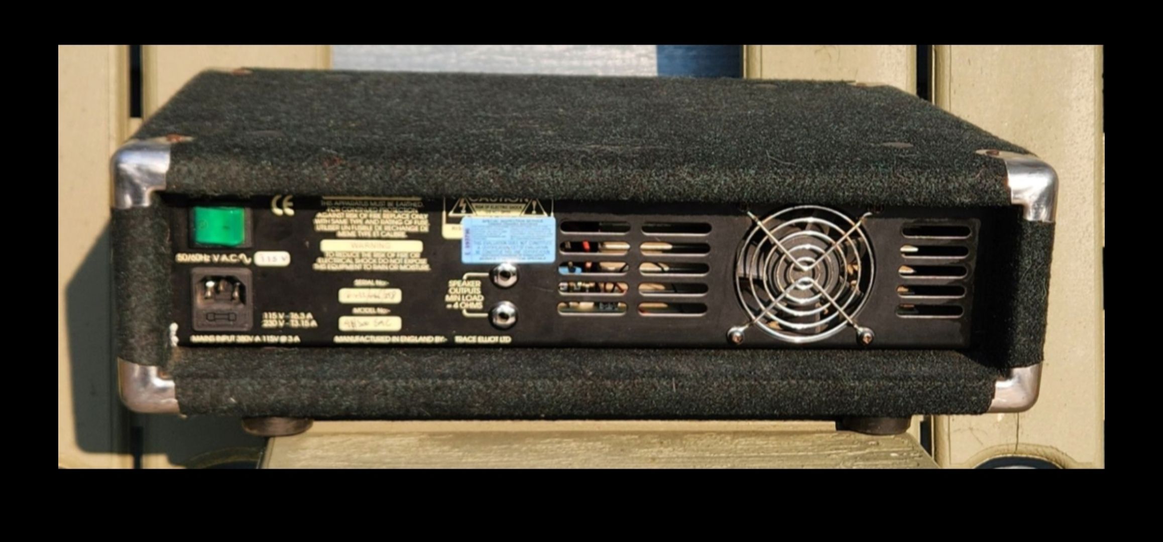 Does a 1991 Trace Elliot AH300 SMC GP7 head have a large heatsink?
