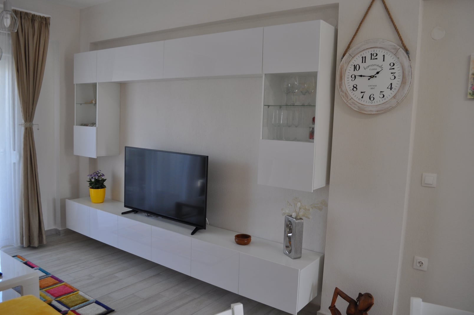 Stunning Living On A High Street Level Apartment image