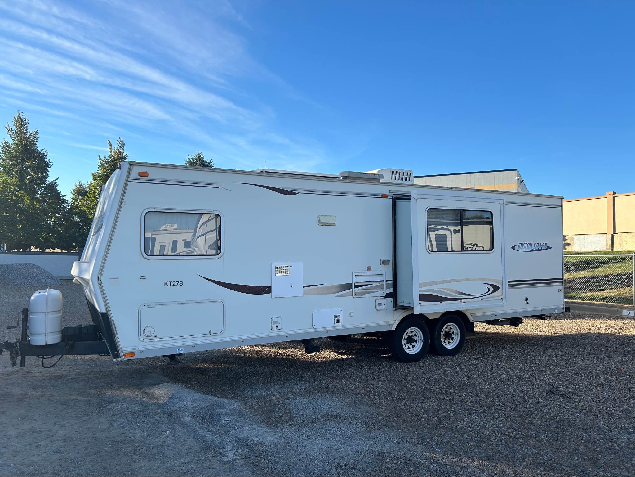 Travel Trailer. 2003 Kustom Koach KT278-31’. Bunk+Slide+Solar $10,500 ...