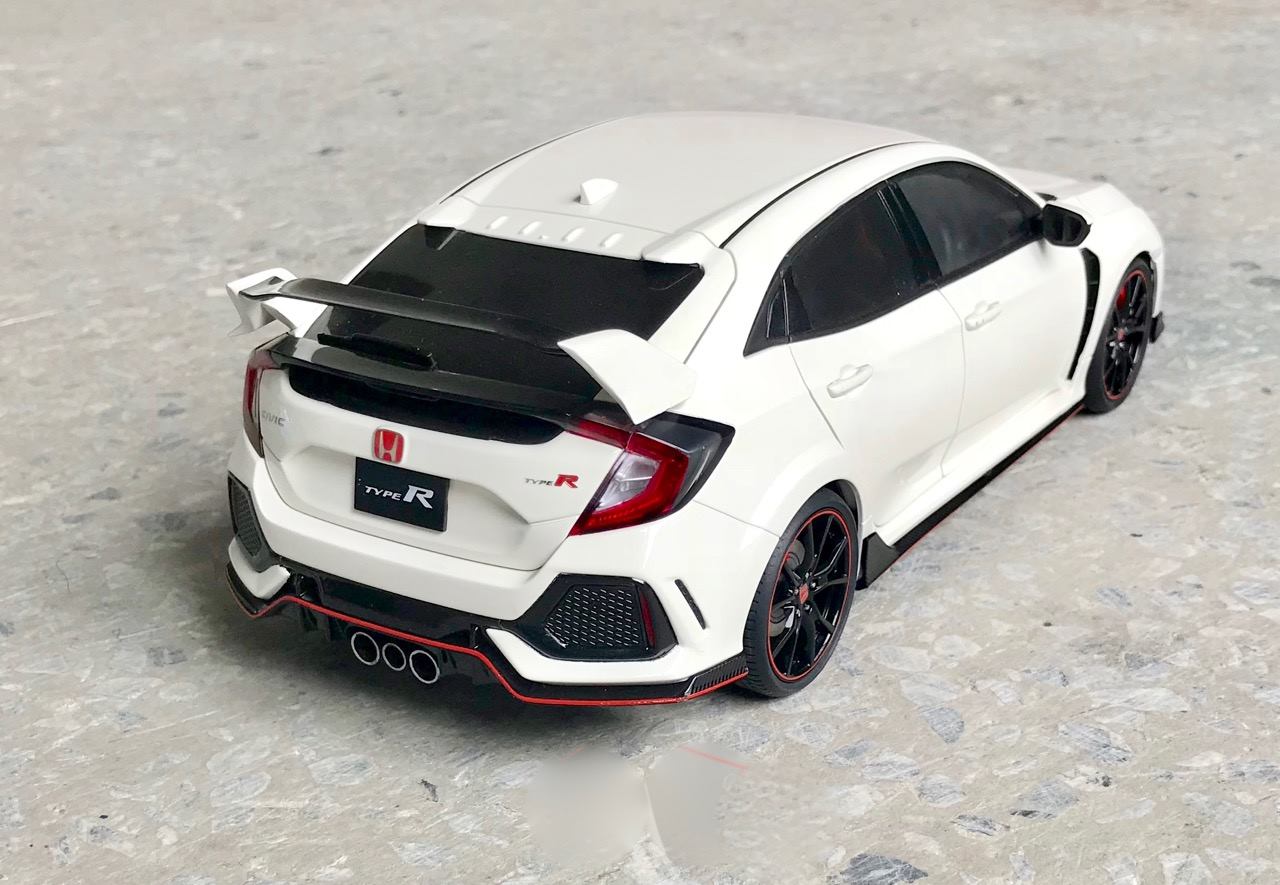 Preproduction sample of 1/18 Honda Civic Type R