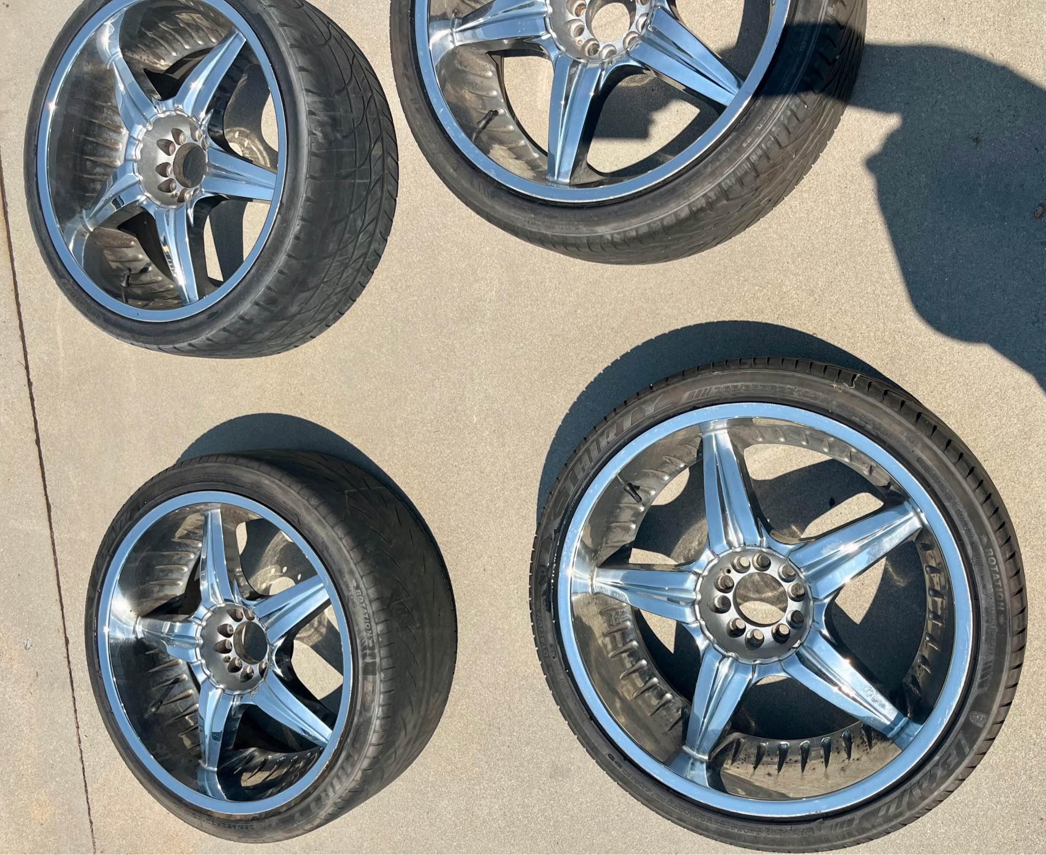 265/35z R22 Tires with chrome rims / llantas con rines cromados - Car ...