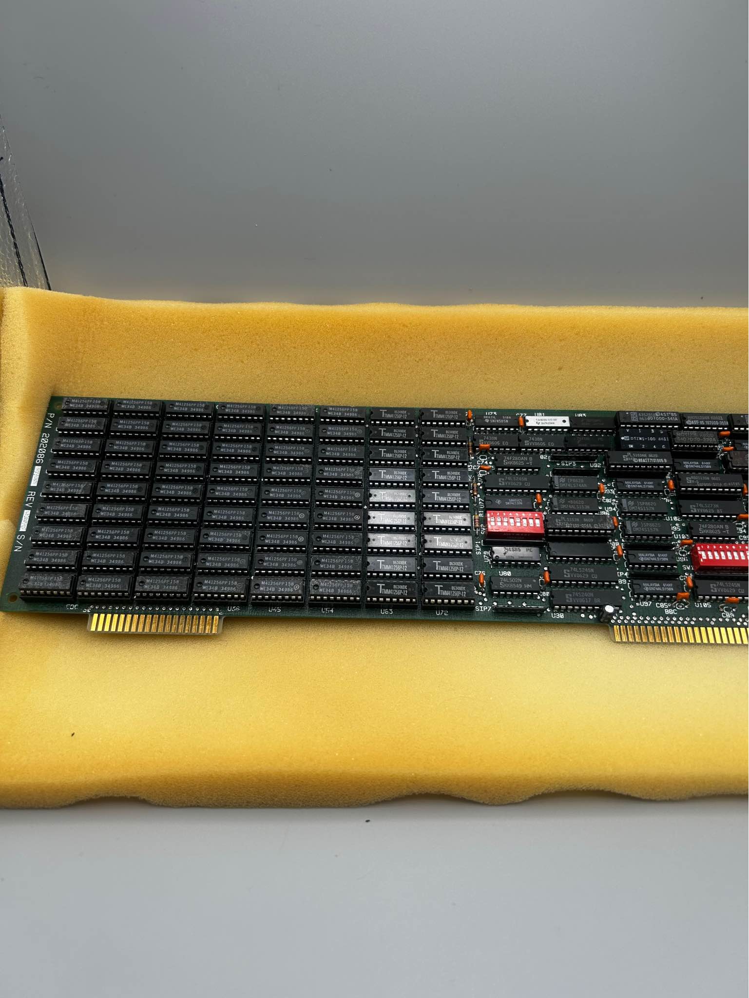リム Vintage computer memory expansion board with part number 202086