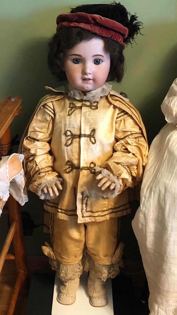 SFBJ Jumeau, mold 230, circa 1910. Such beautiful eyes