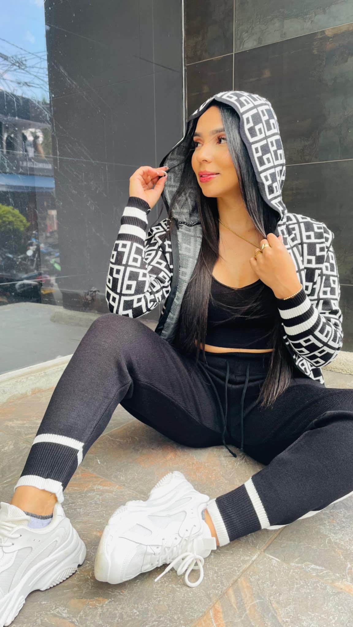 Lela Clothing - Y si cambiamos de ángulo🤩🤔👖 NUEVA REFERENCIA ️ Ref ...