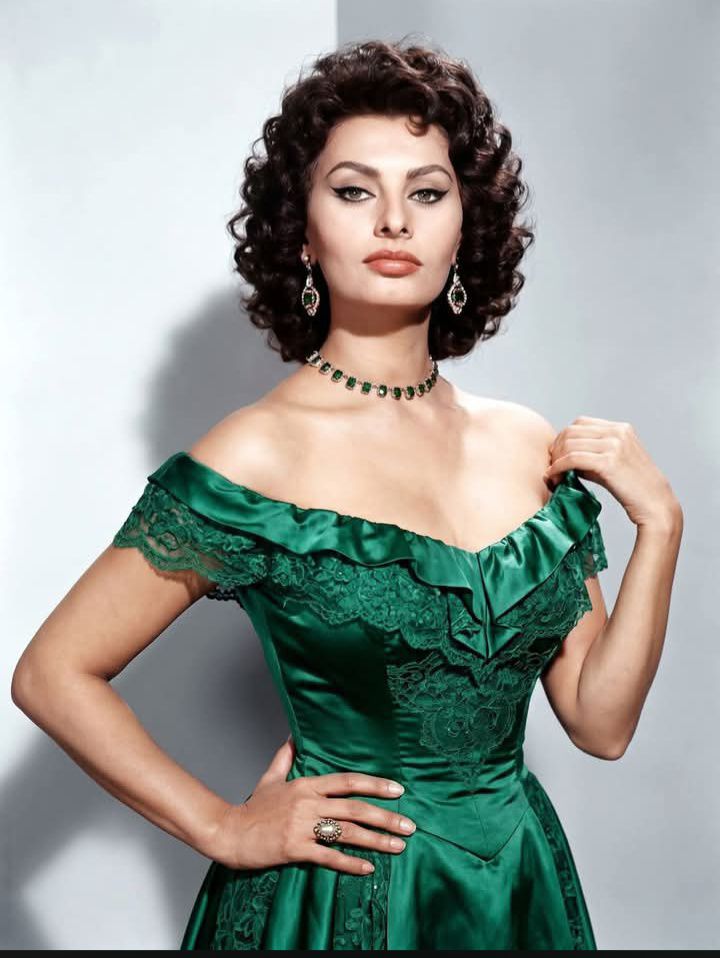 black hair green dress Some looks never go out of style, and this is a perfect example. The flawless paired with the stunning created a timeless combination that instantly captures attention. Every detail beautiful black hair green eyes