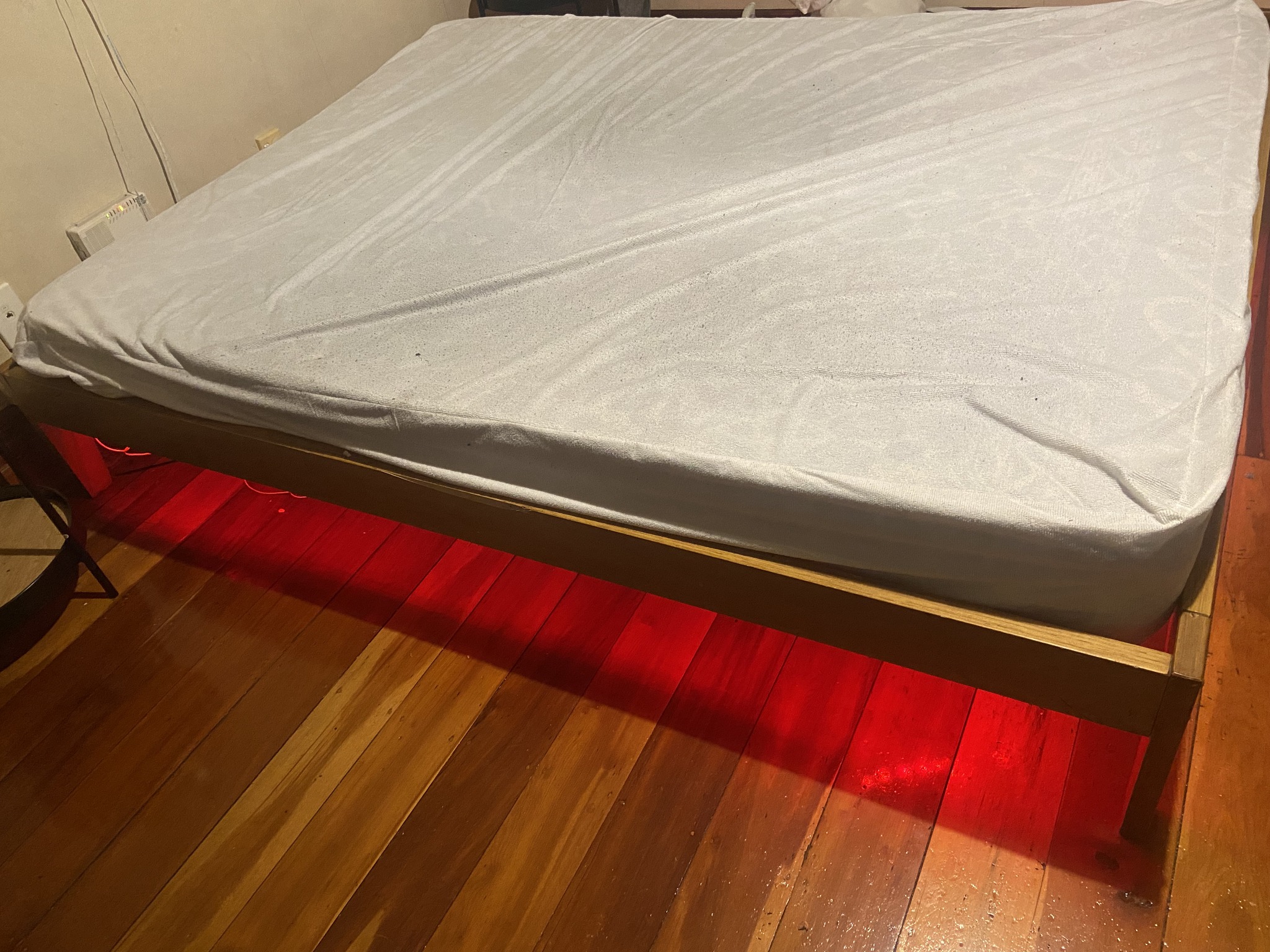 FREE Queen sized mattress. Very good condition. PICKUP ONLY in 