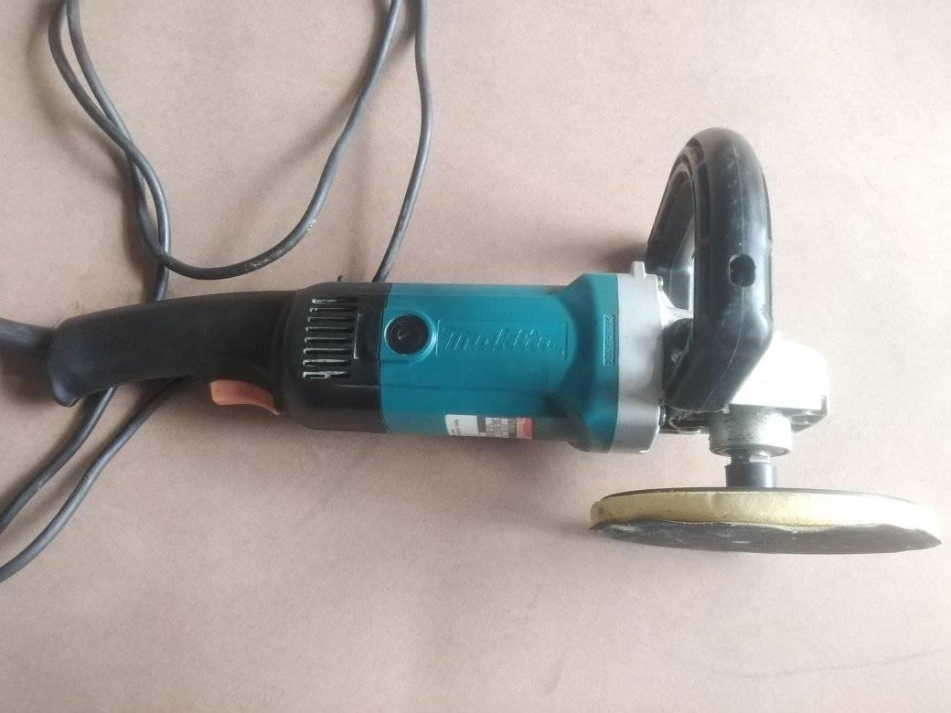 Makita 10 Amp 7 In. Corded 3,000 RPM Variable Speed Polisher With Side Handle Wool Bonnet And 21 In Contractor Bag 9237cx3
