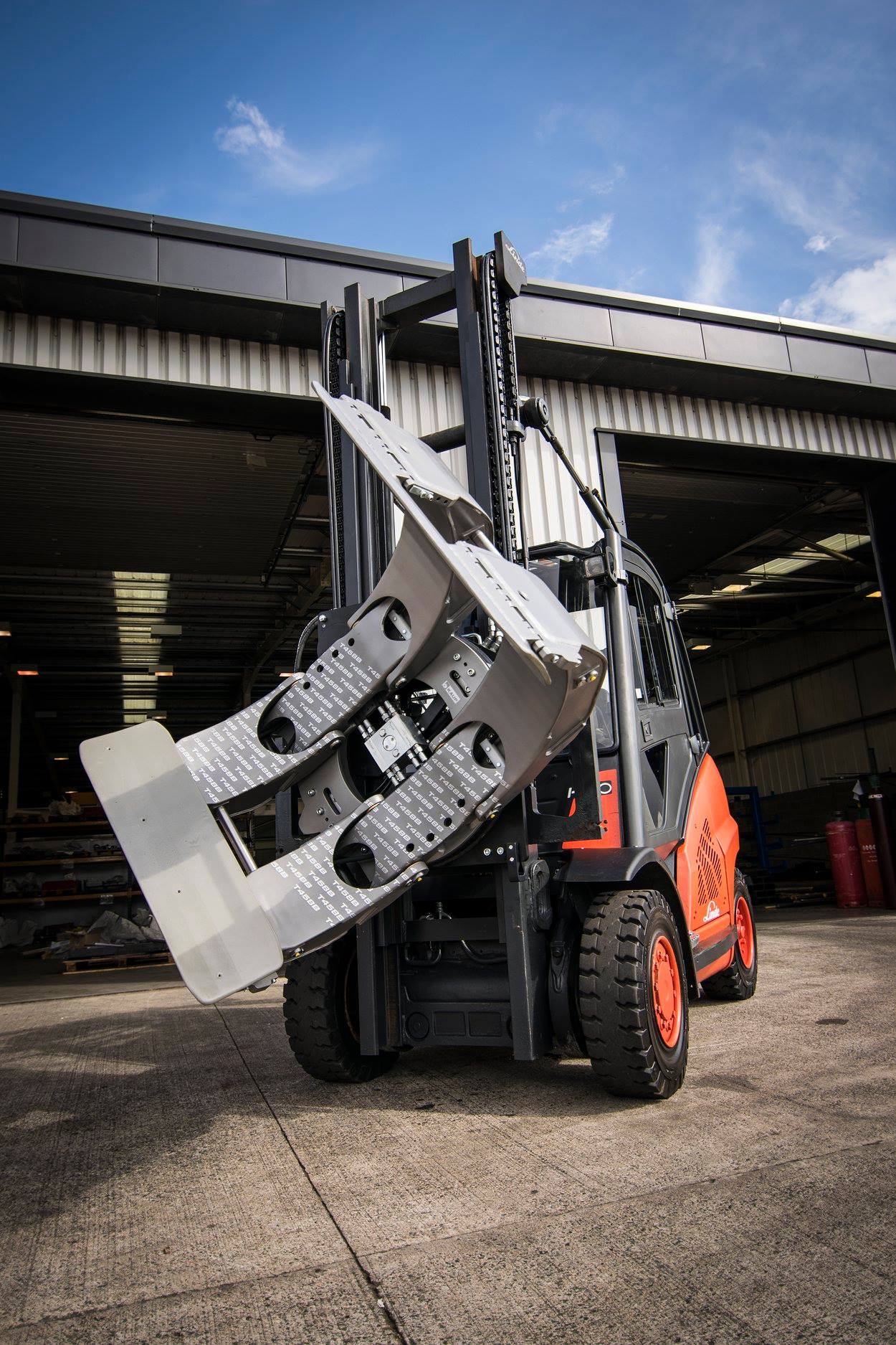the-kaup-rotating-roll-clamp-range-b-b-attachments-ltd