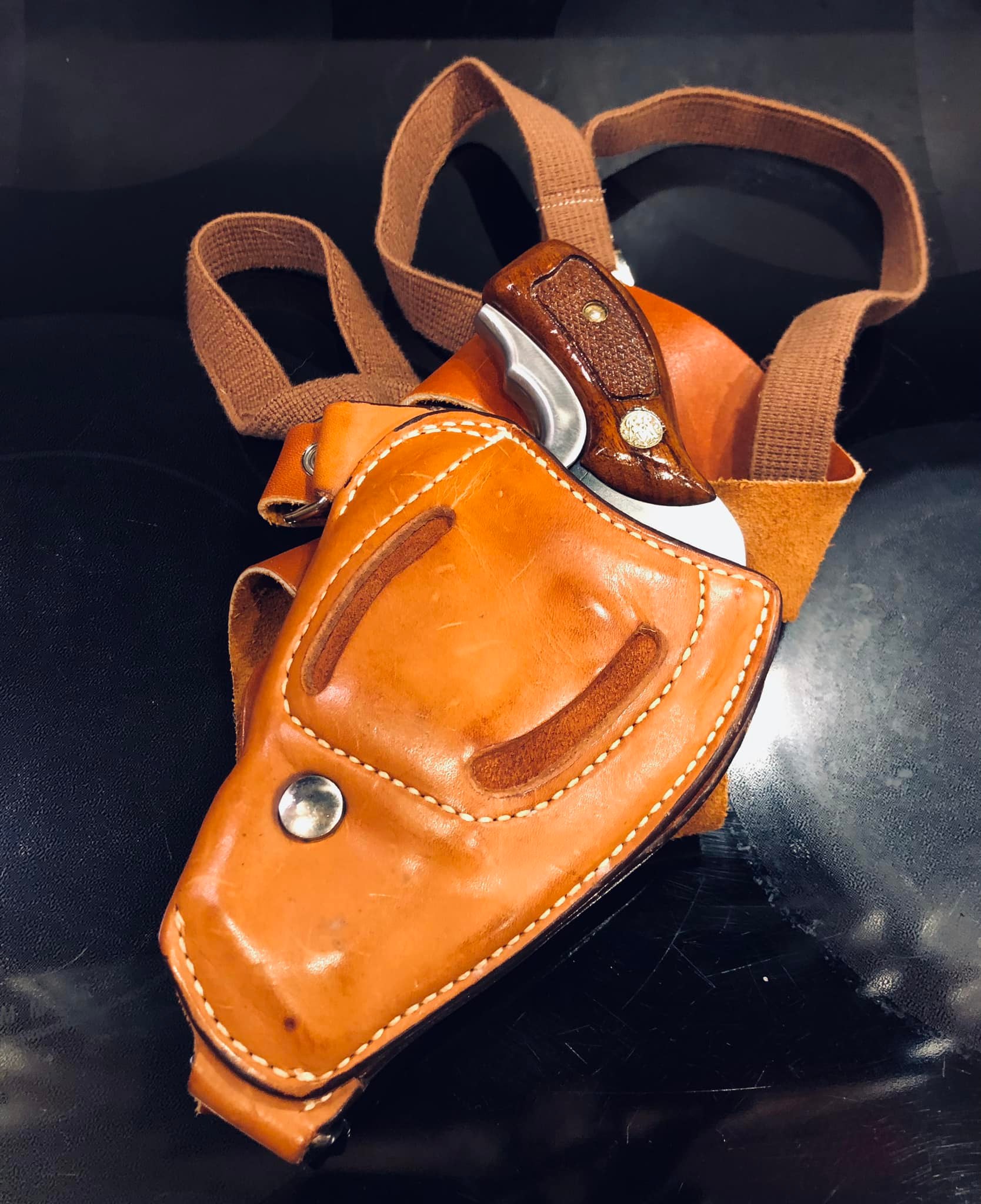 Is the Bianchi 9R shoulder holster effective and easy to draw from?