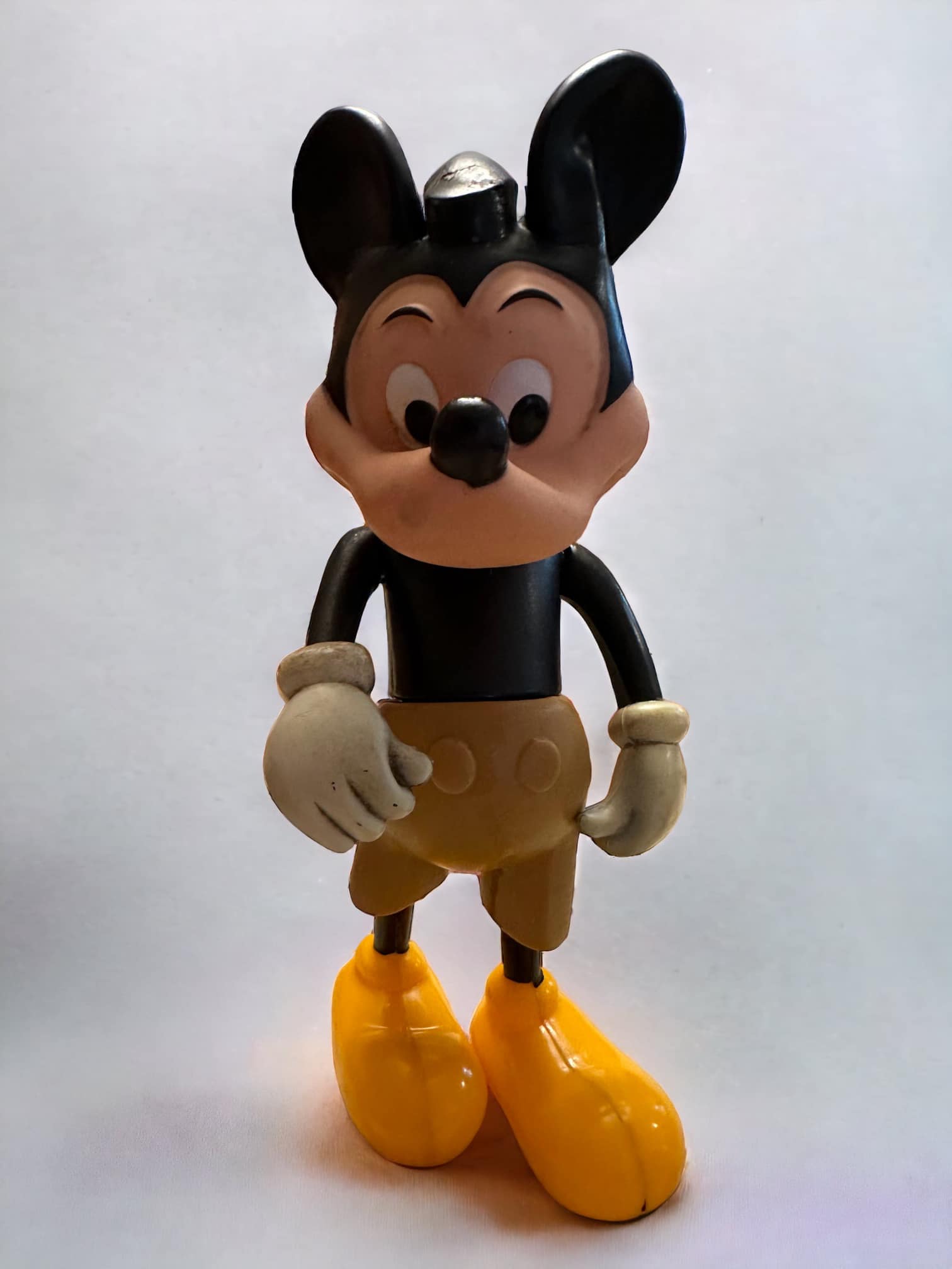 What are ways to display Dakin vinyl figures like Merlin the Magic