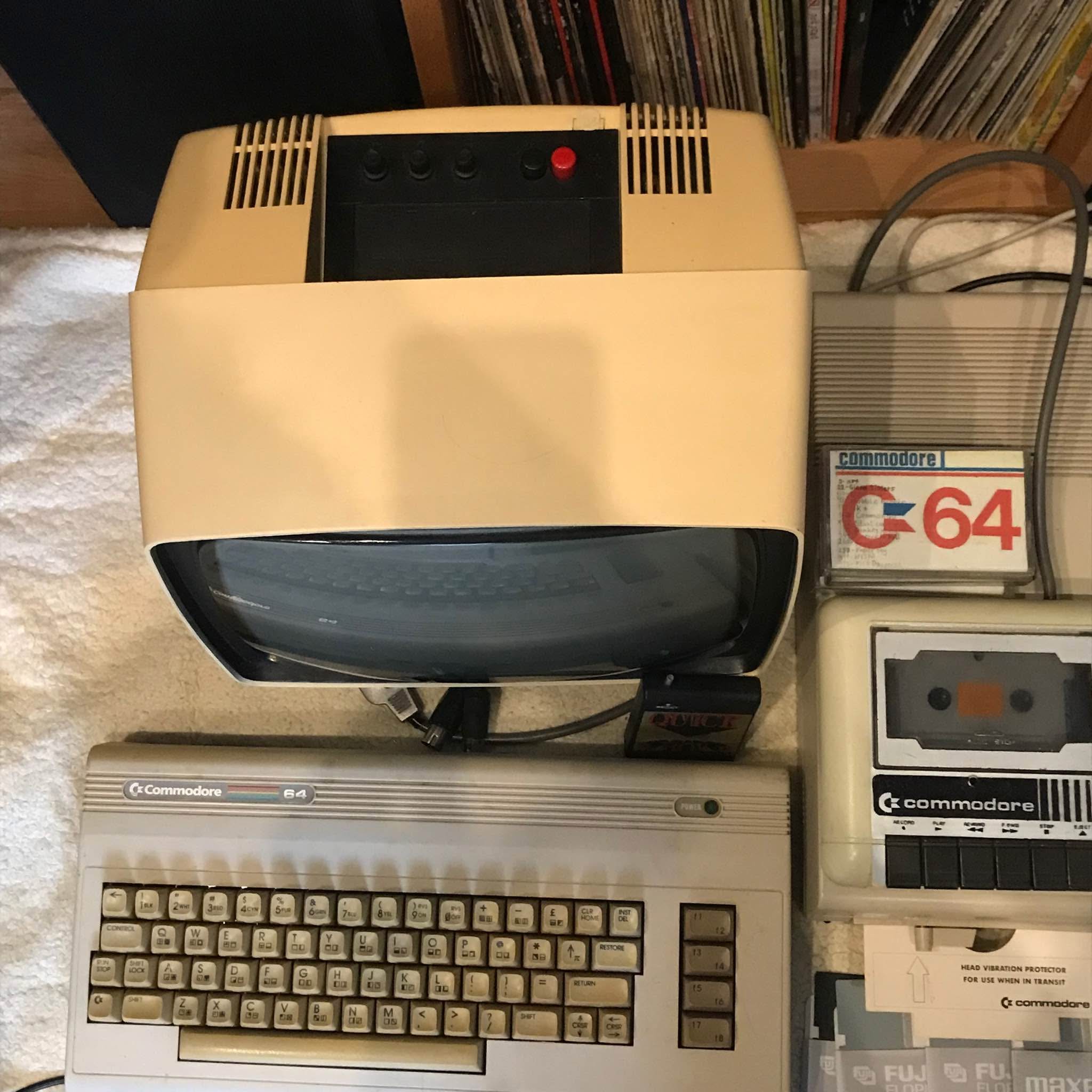 Zestaw commodore 64 monitor stacja dyskow magnetofon - Desktop ...