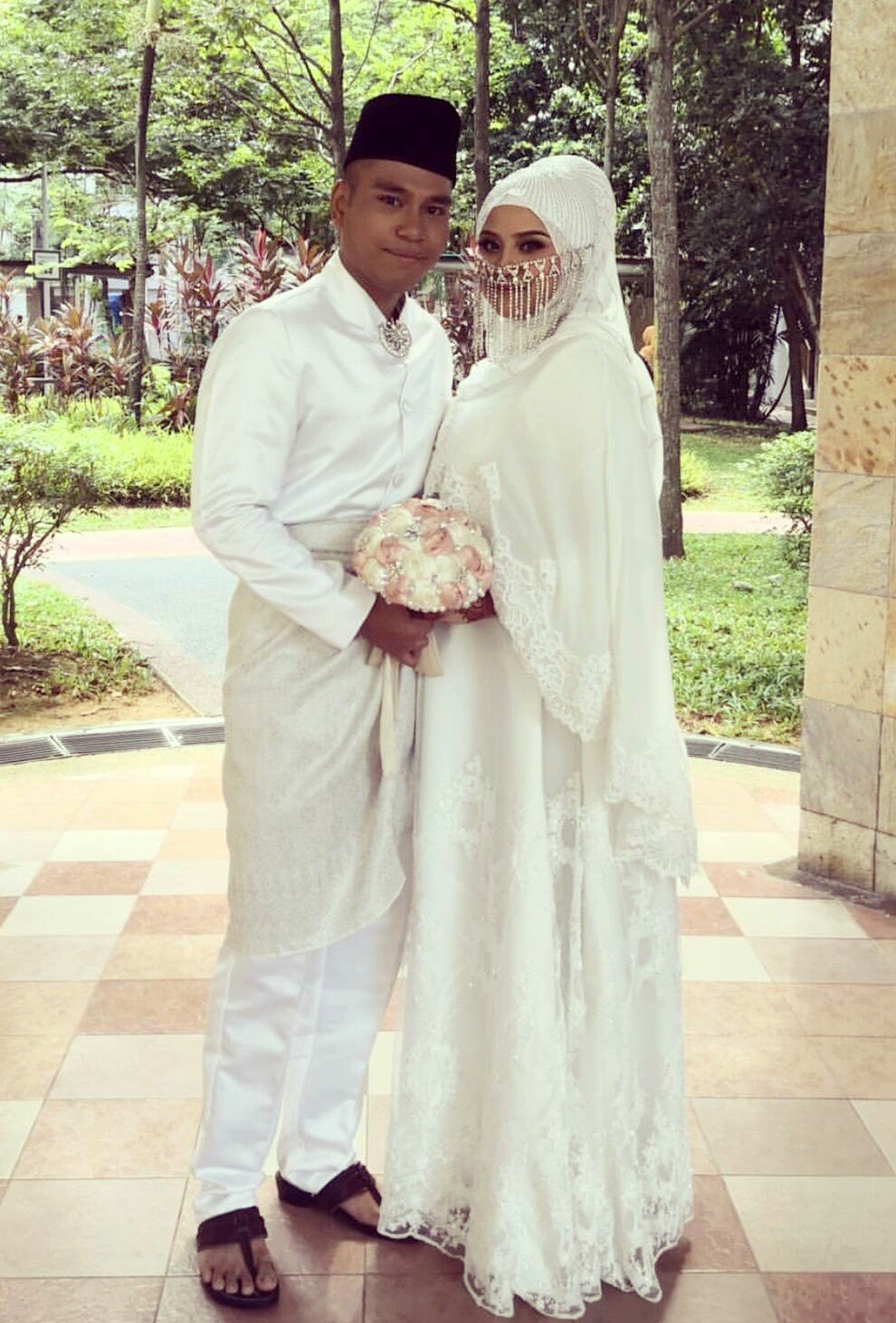 Liazati Collections Dah Lama Tak Post Gambar Pengantin Yang Ini Kita Jahitkan Dress Dan Cape Pengantin Perempuan Sweet Kan Dia Pakai Facebook