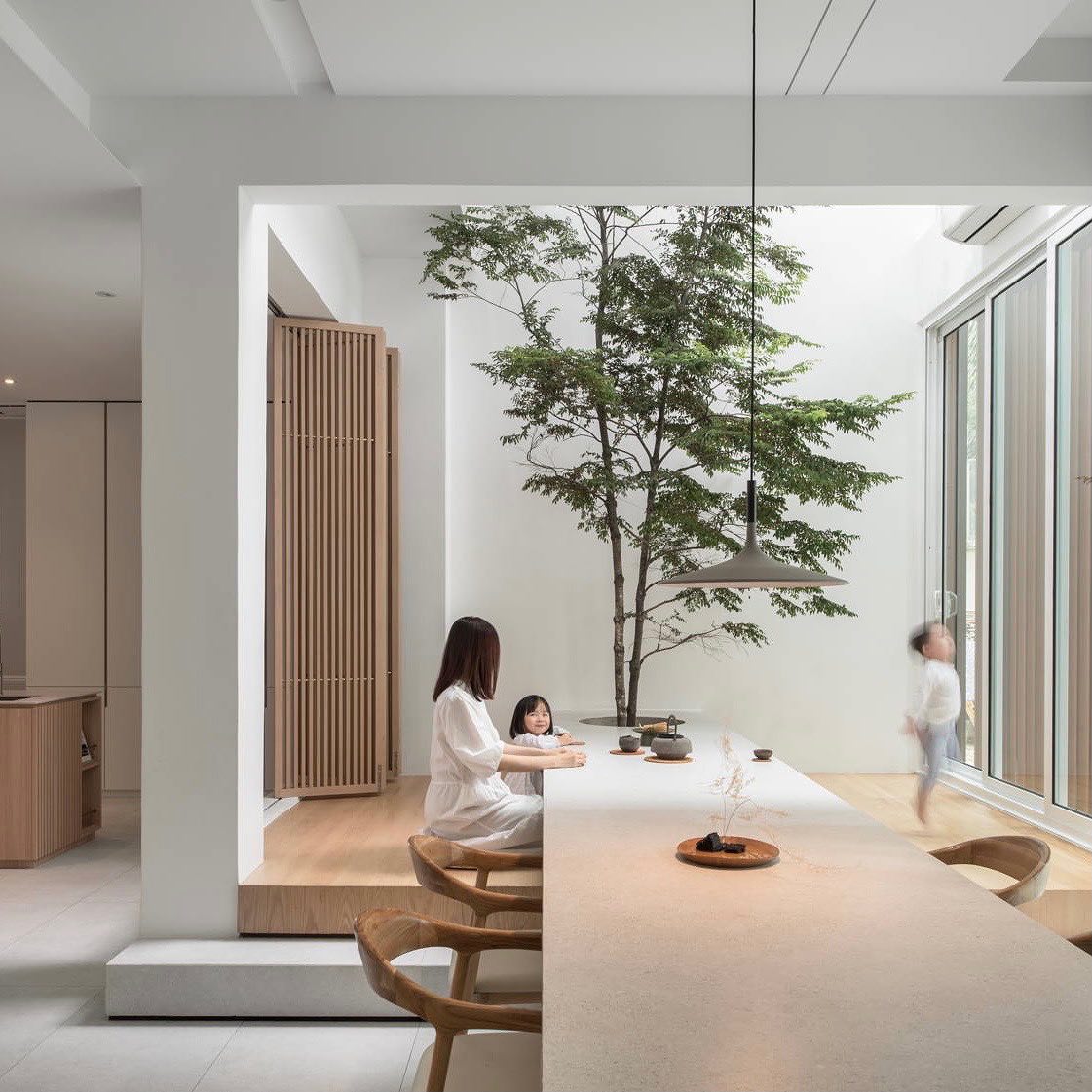 5 STYLE - An ode to family life, taking shape in the...