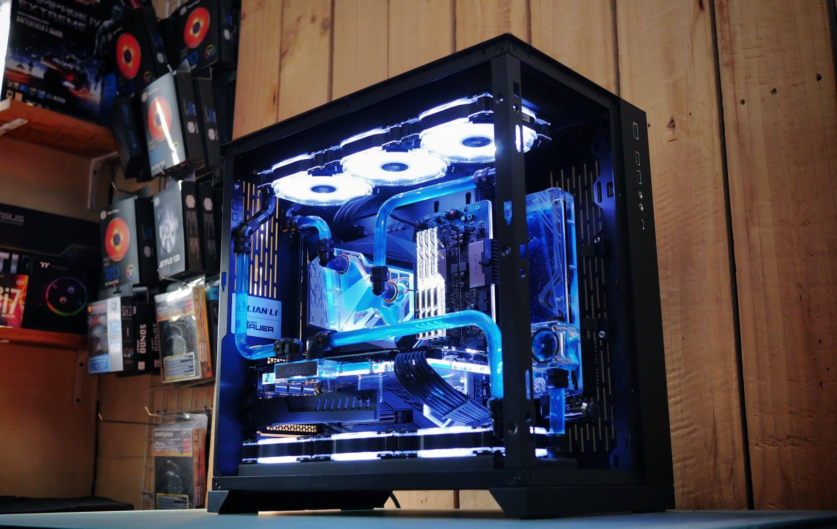 AORUS - Here's an awesome #AORUS pc build by TantricmodZ...
