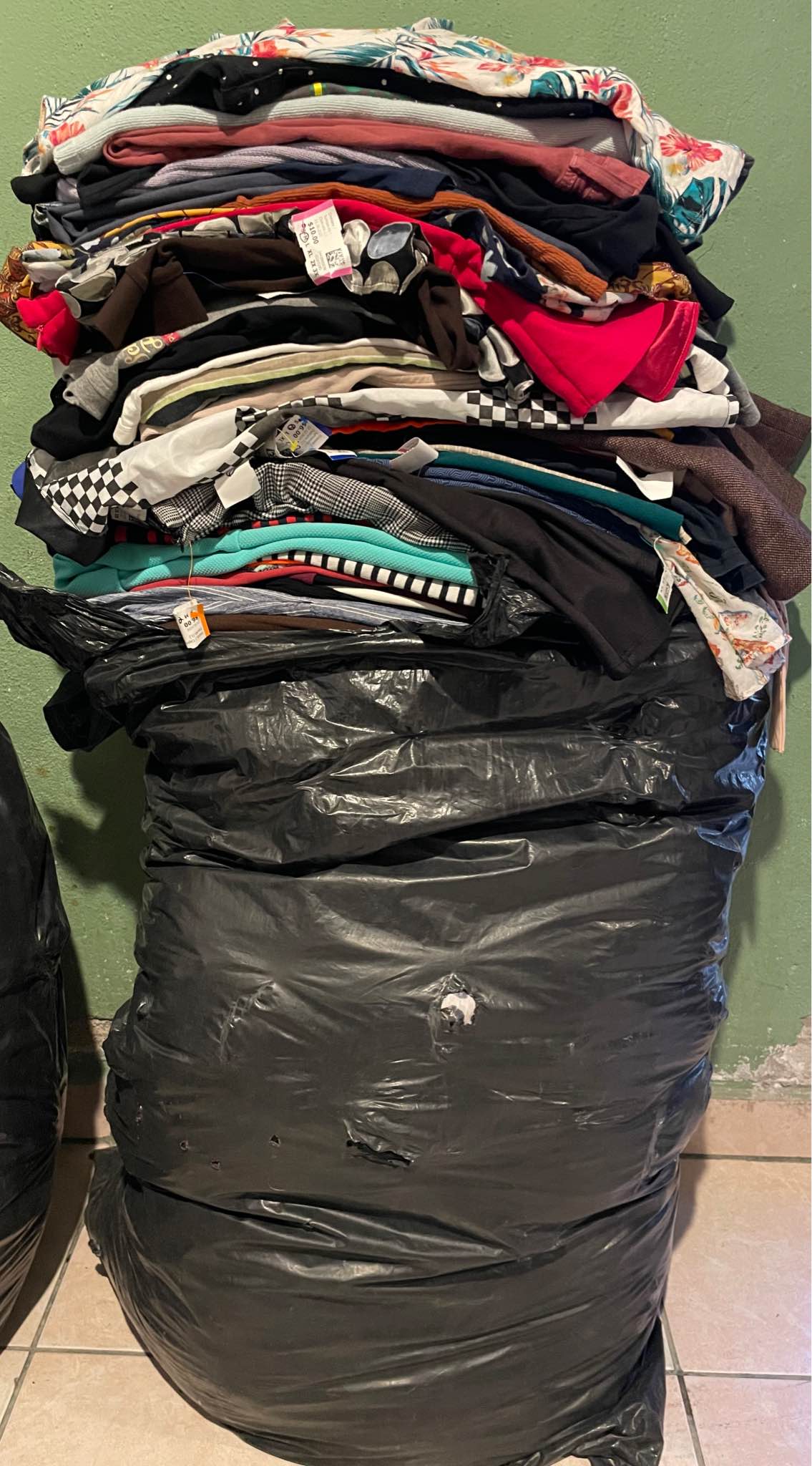Vendo super lote de ropa americana , usada para revendedores. - Dresses ...