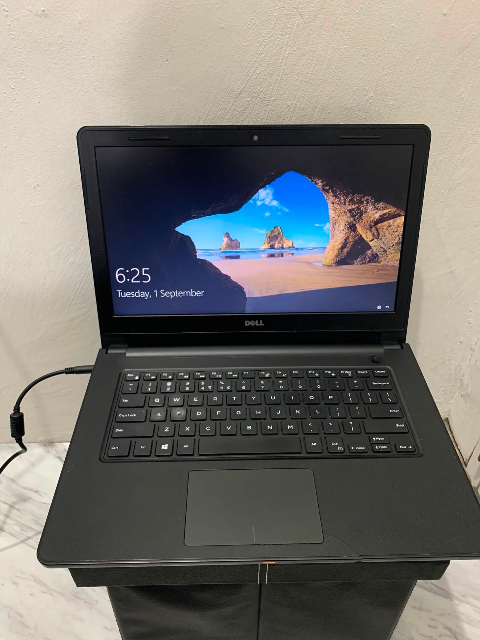 all s Dell Inspiron 14-3467 (i3 6th Gen with Dual GPU)
