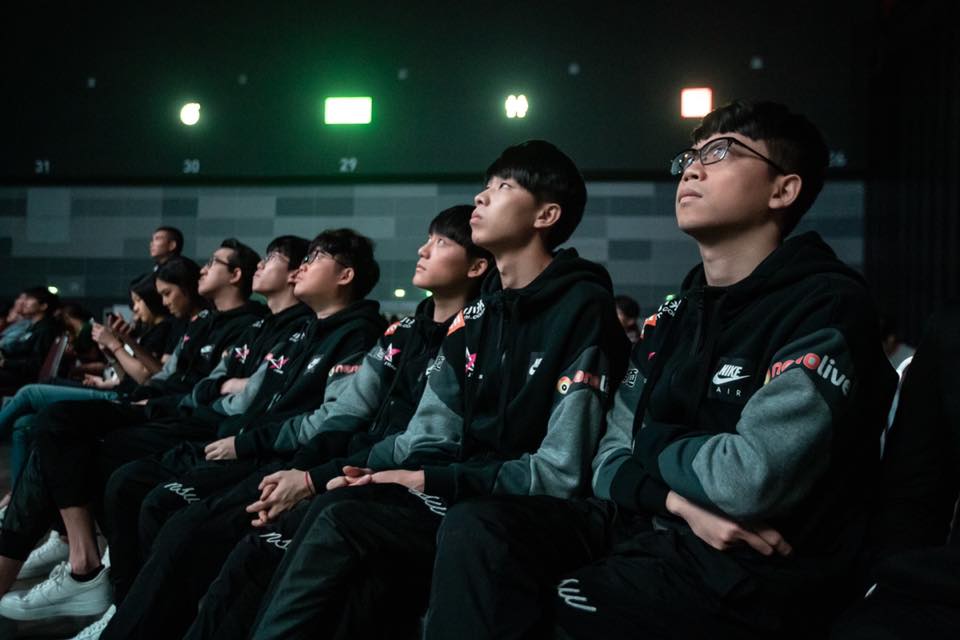 Garena 傳說對決 - J Team晉級總冠軍賽 準備問鼎世界冠軍！ 就在剛剛，J Team 傳說對決 在AIC世界賽中以3：0的戰績擊敗 ...