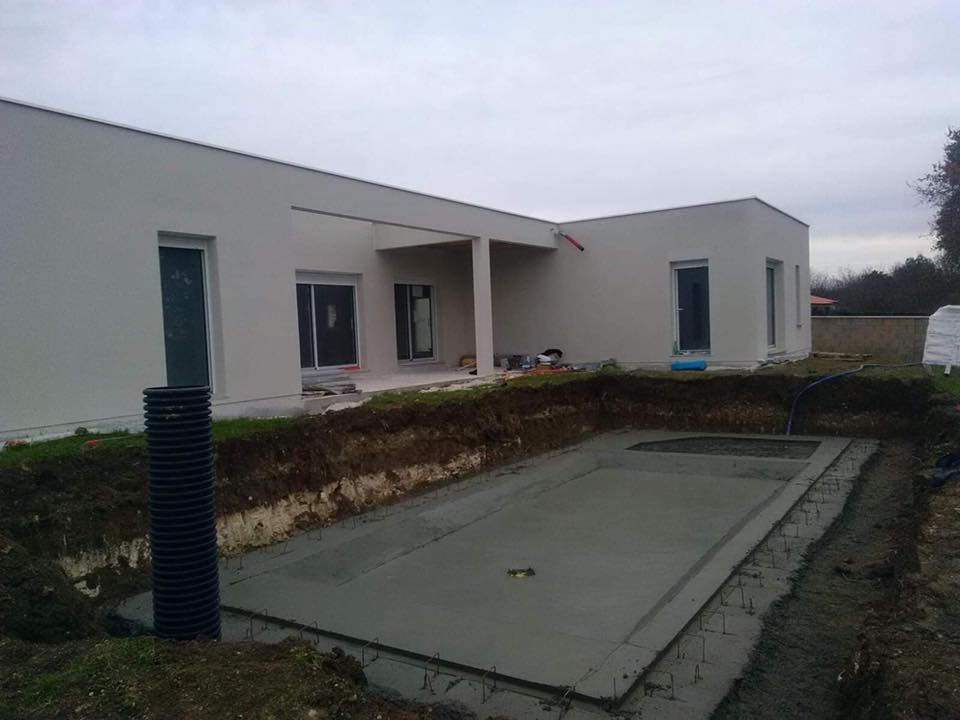 Le Bassin Bleu - Génie civil CARON PISCINES proche de...