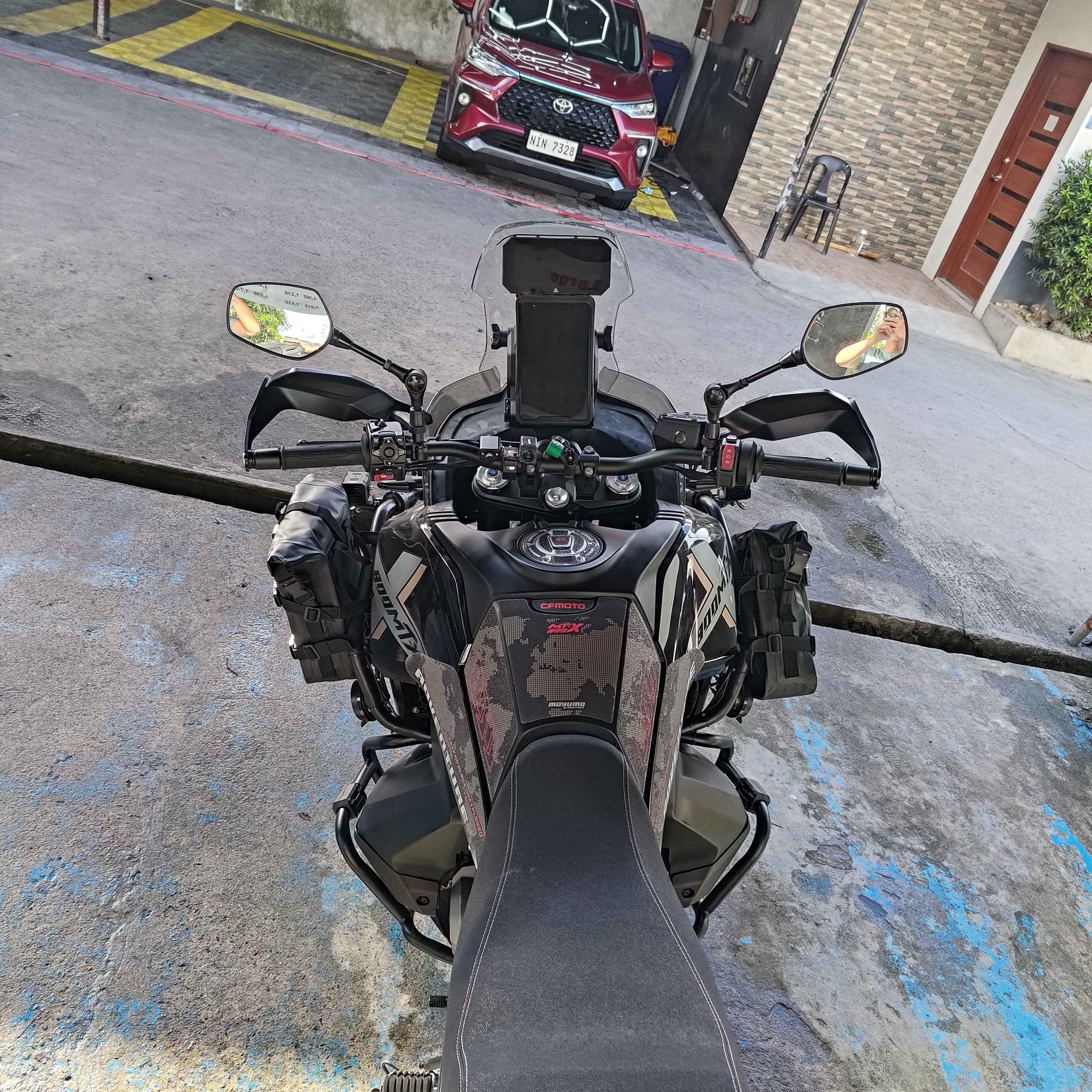 Cfmoto 800 mt 2025 only 3k km. Price 10,800eur. Fully equipped