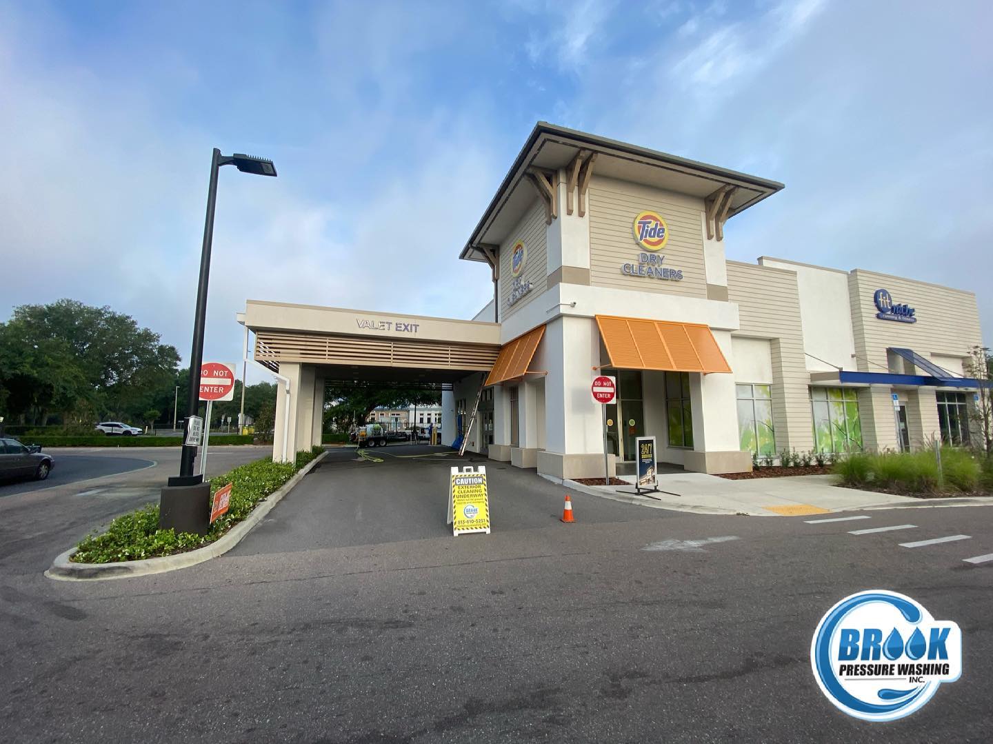 Brook Pressure Washing Inc. - A little commercial cleaning this morning ...