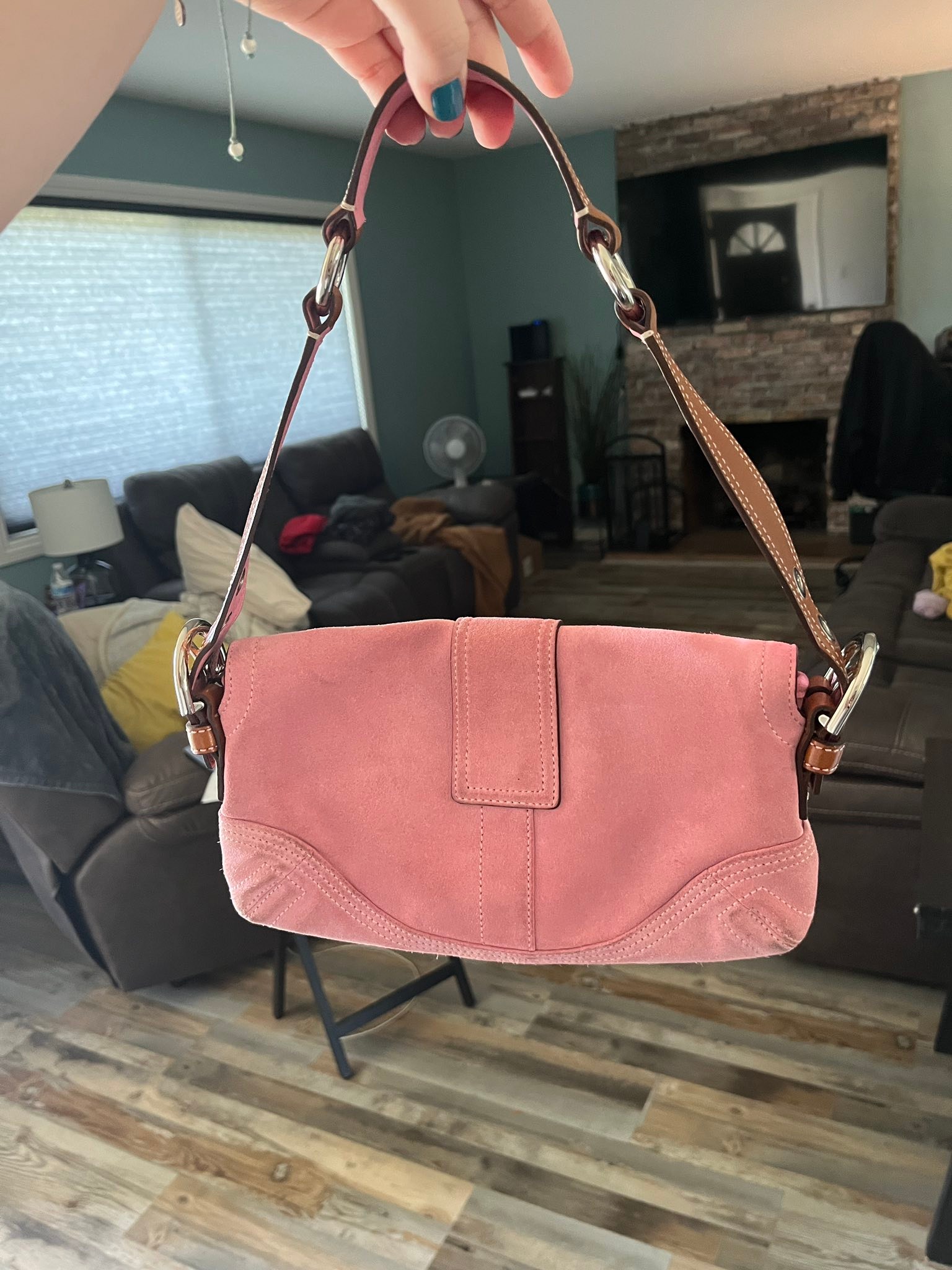 Say hello to your new favorite bag. ? This Vintage Y2k Coach 