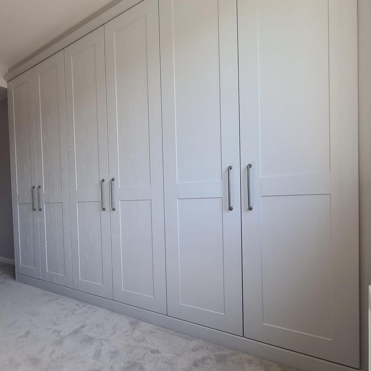 Sturij - Classic and bespoke Fitted Wardrobe with... | Facebook