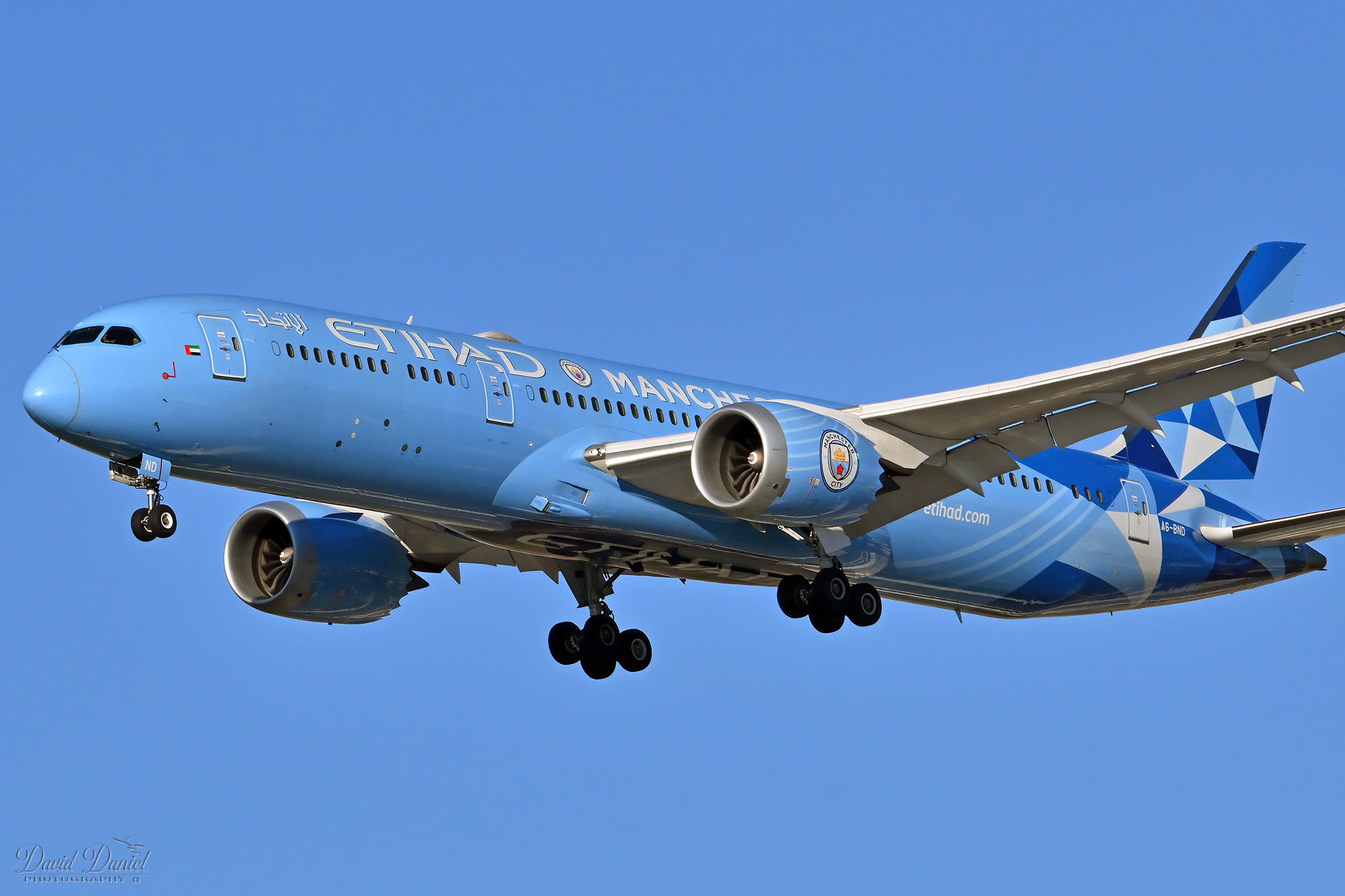 Etihad Airways Boeing 787-9 Dreamliner in Manchester City livery