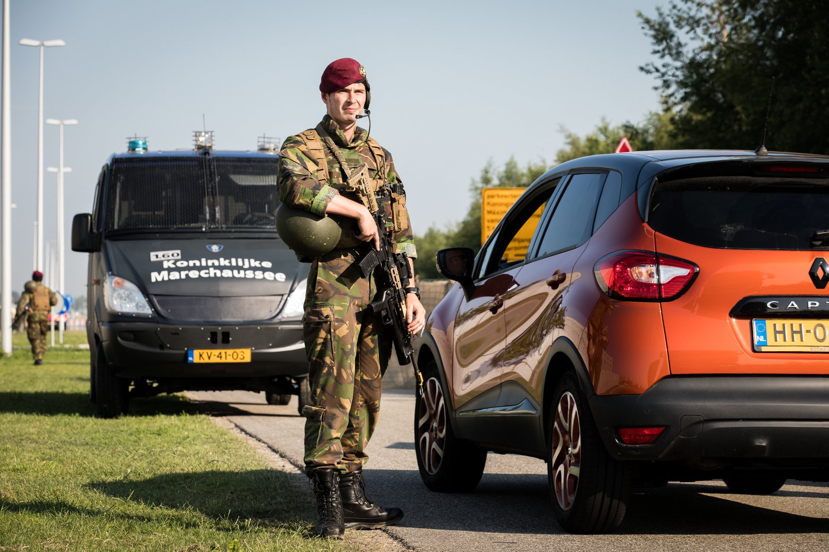Rode Baretten ondersteunen... - 11 Luchtmobiele Brigade