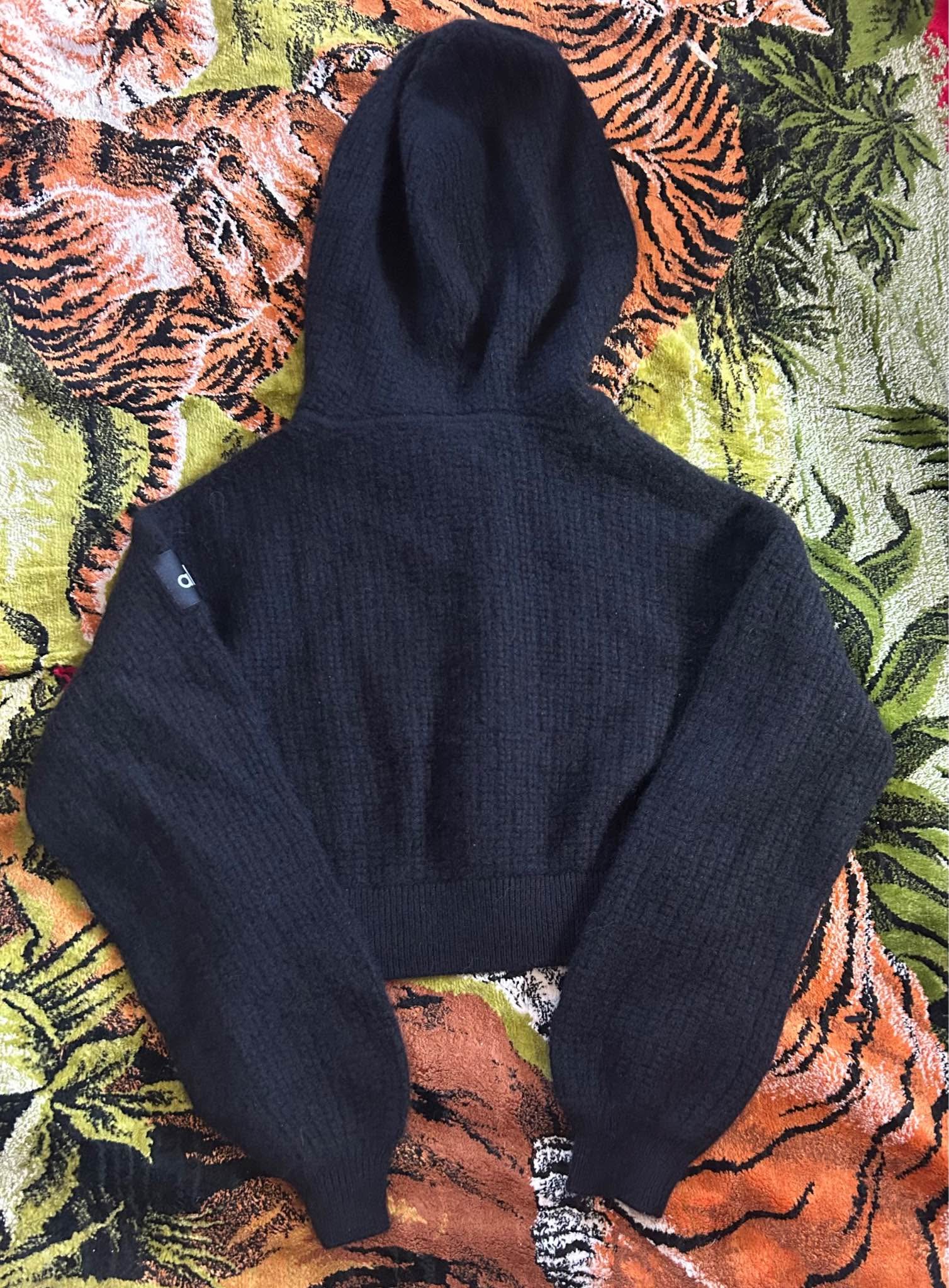 IMMACULATE condition! No signs of wear Alo Cashmere Plush Waffle 