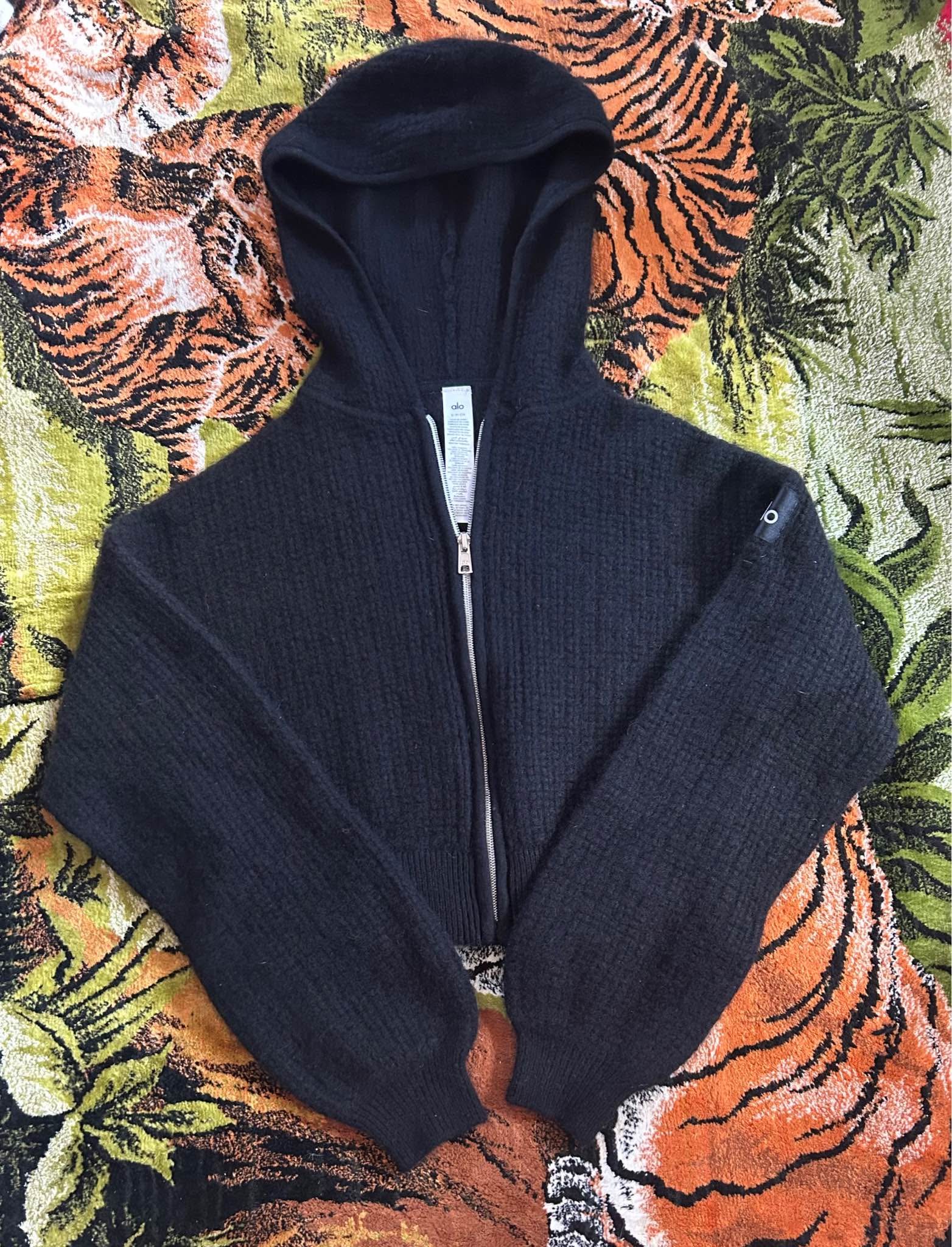 IMMACULATE condition! No signs of wear Alo Cashmere Plush Waffle 