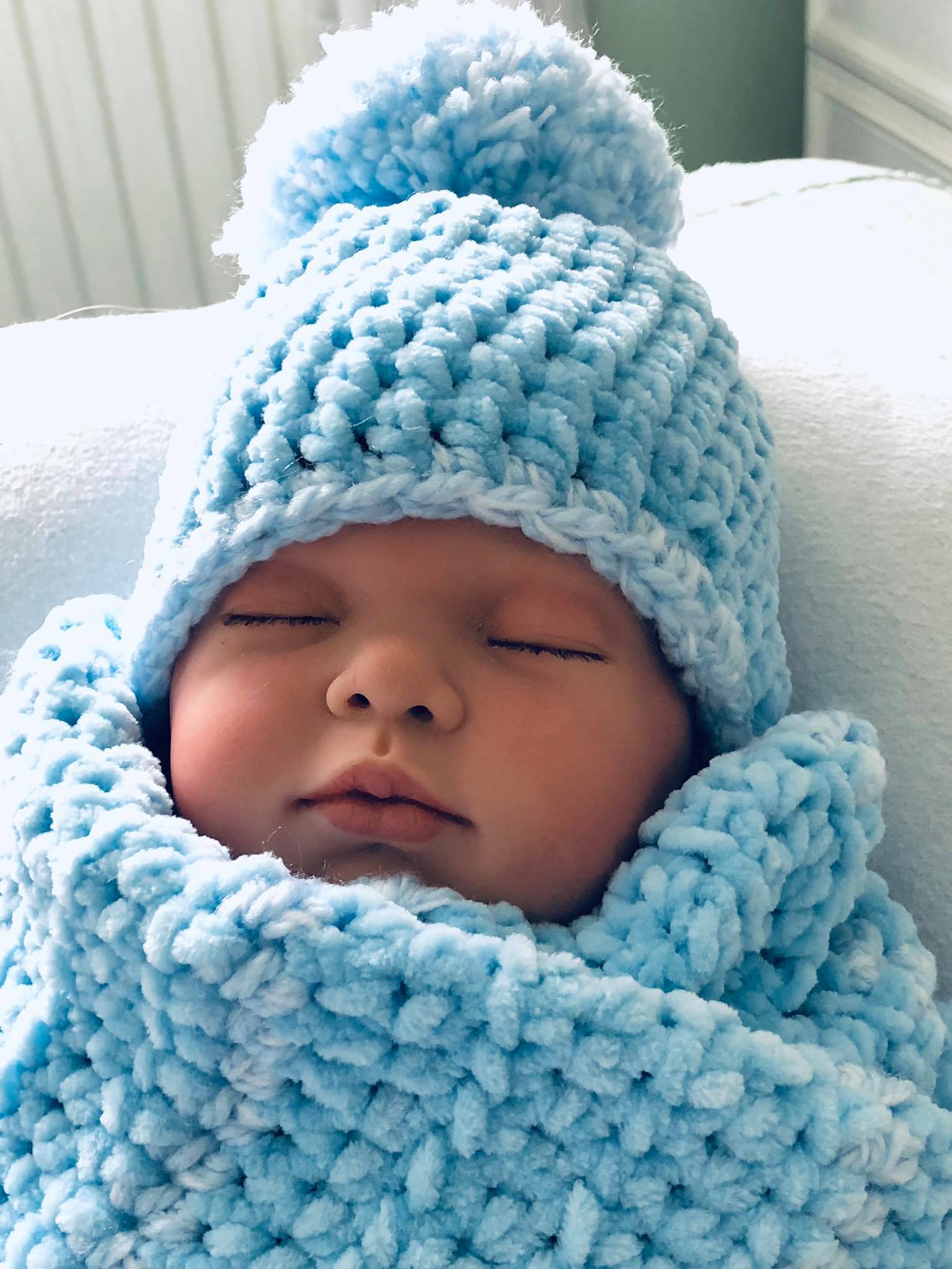 Thank you Lesley Dale for these gorgeous blankets and hats for pom