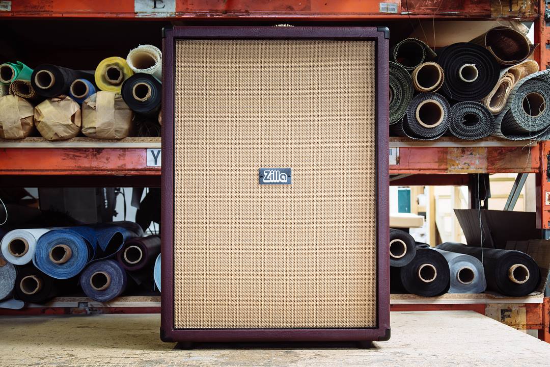 Vertical Super Fatboy. Wine tolex, basketweave grill and black piping.