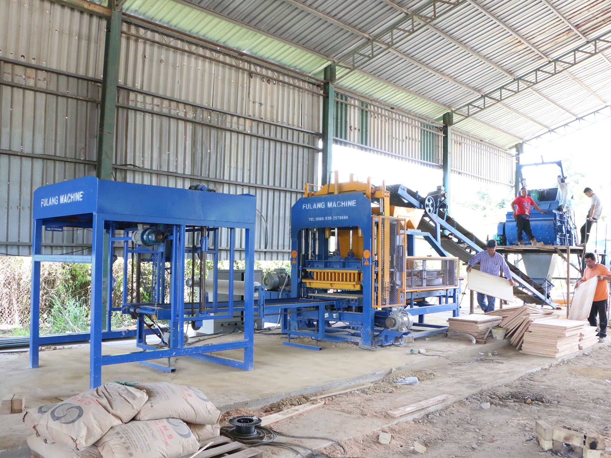 Concrete block machine and CEB machine