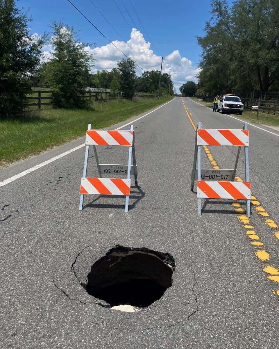 Sinkhole causes lane closure on Hwy 301/441 in Ocala, Florida