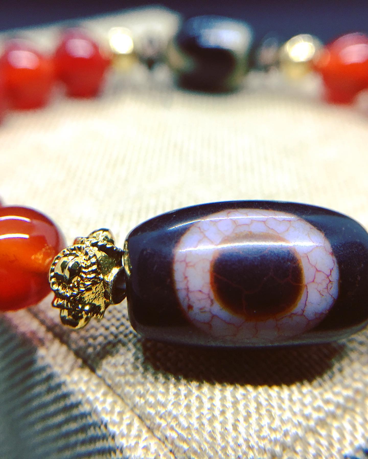 红玉髓一眼财神天珠配虎牙天珠手链Carnelian One-eyes Fortuna Dzi
