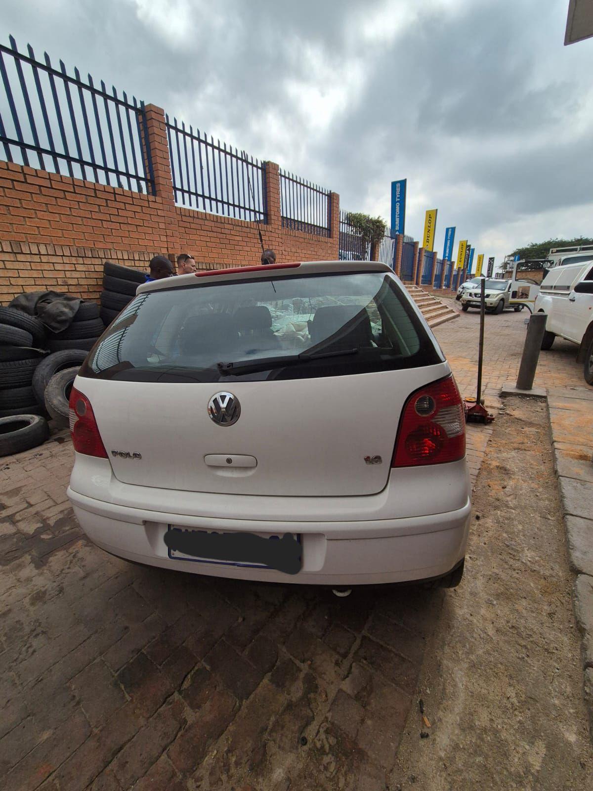 Vw Polo bujwa 2005 model with Bah engine stripping for spares code 2 ...
