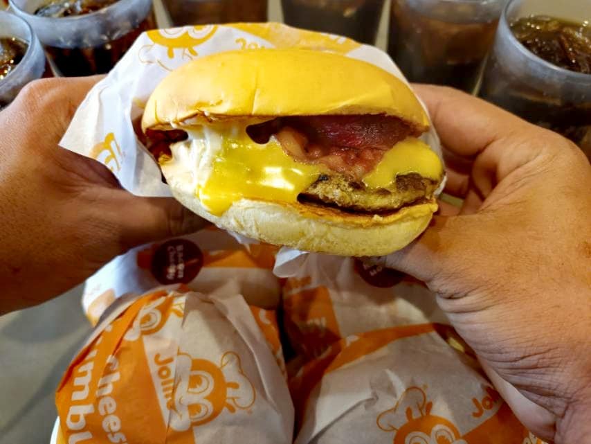 🤤 The New Jollibee Bacon Cheesy... - Food Craving Reviews