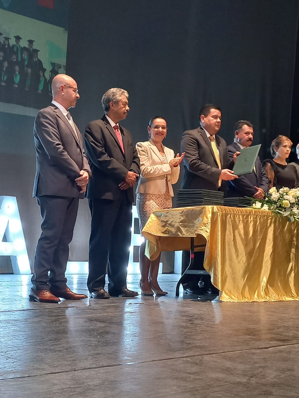 En representación del... - Universidad Politécnica UPMF | Facebook