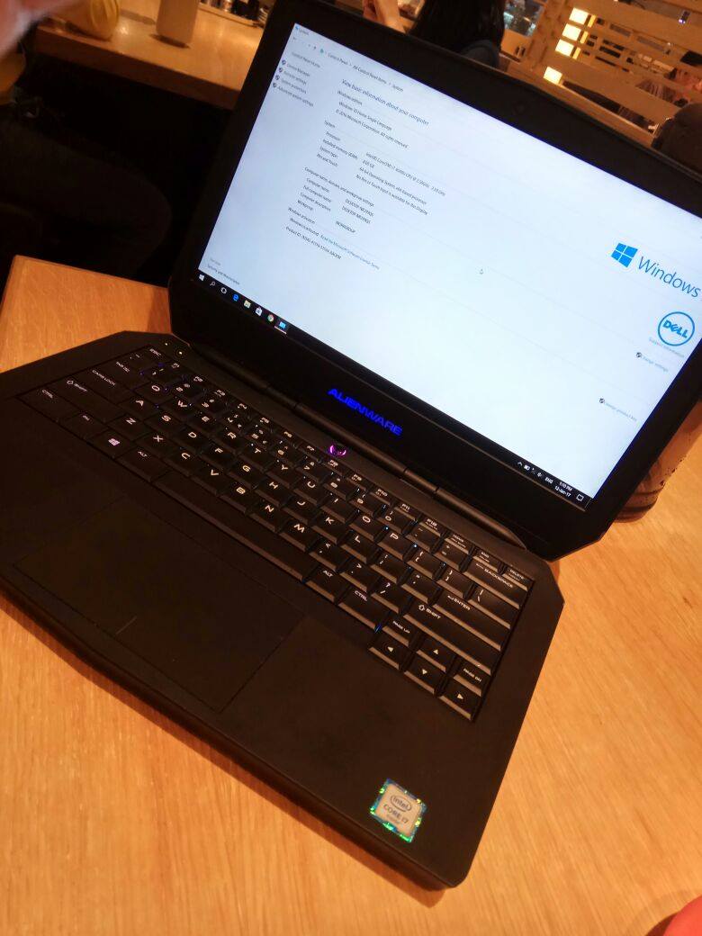 ALIENWARE 13 i7-5500U/8GB/GTX960M（2015 Alienware 13 Review 