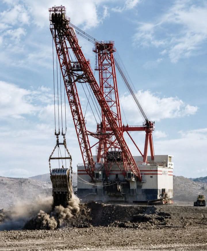 Walk this way. This is “King Midas,” our Bucyrus-Erie 600-W