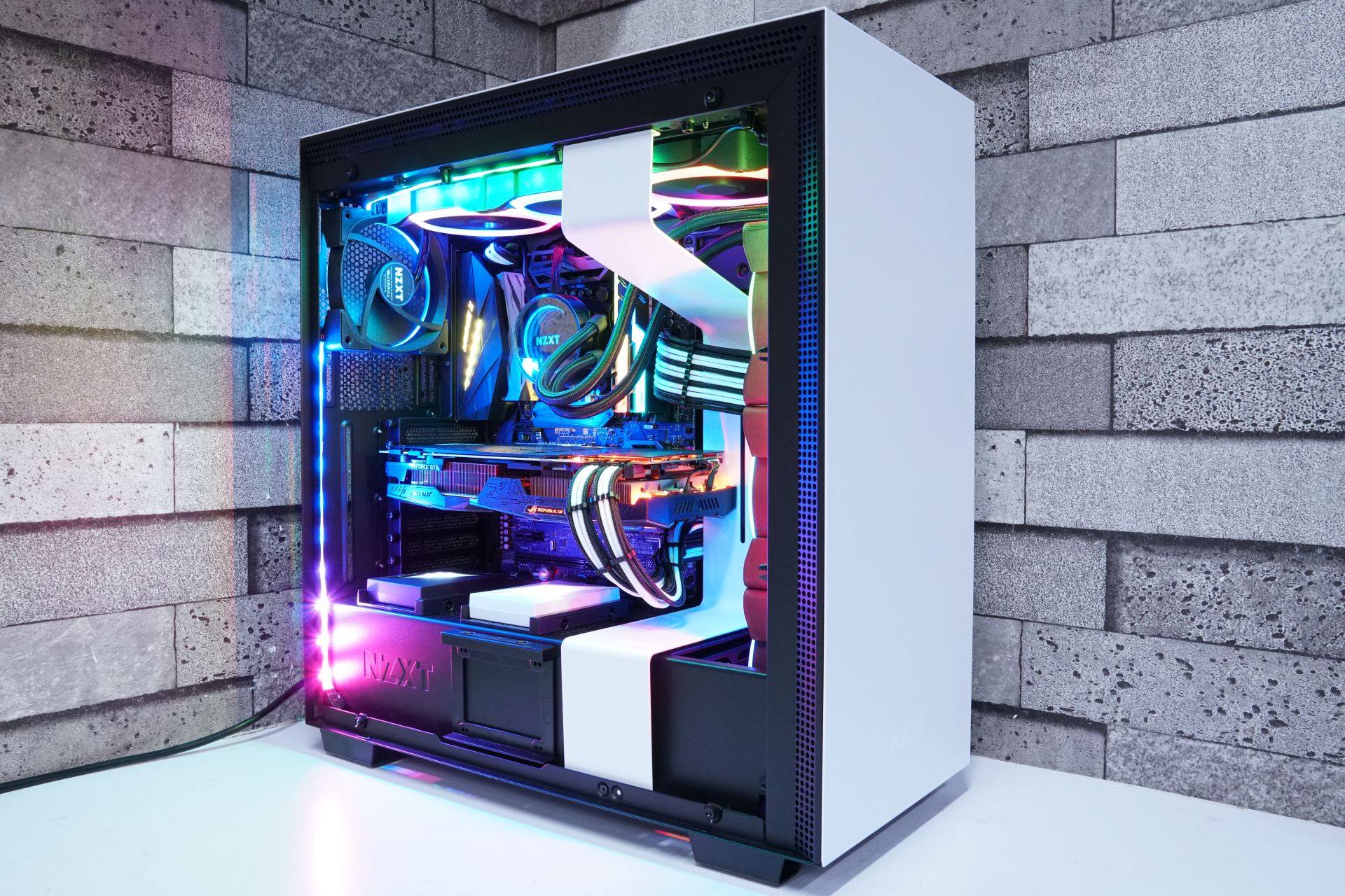 Nzxt mini itx CPU : i7-8700 6core 12thread up 4.6ghz MOBO : ASUS