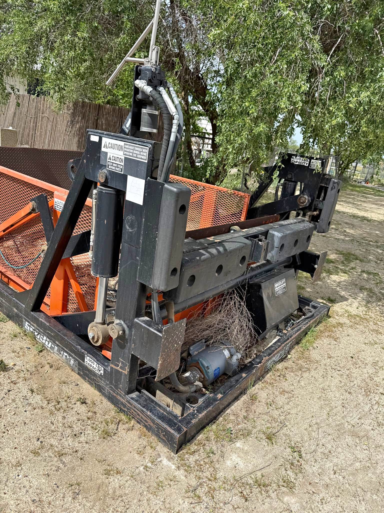 Hydraulic lift, loading dock, 6000lbs capacity speed lift ($1500 obo ...
