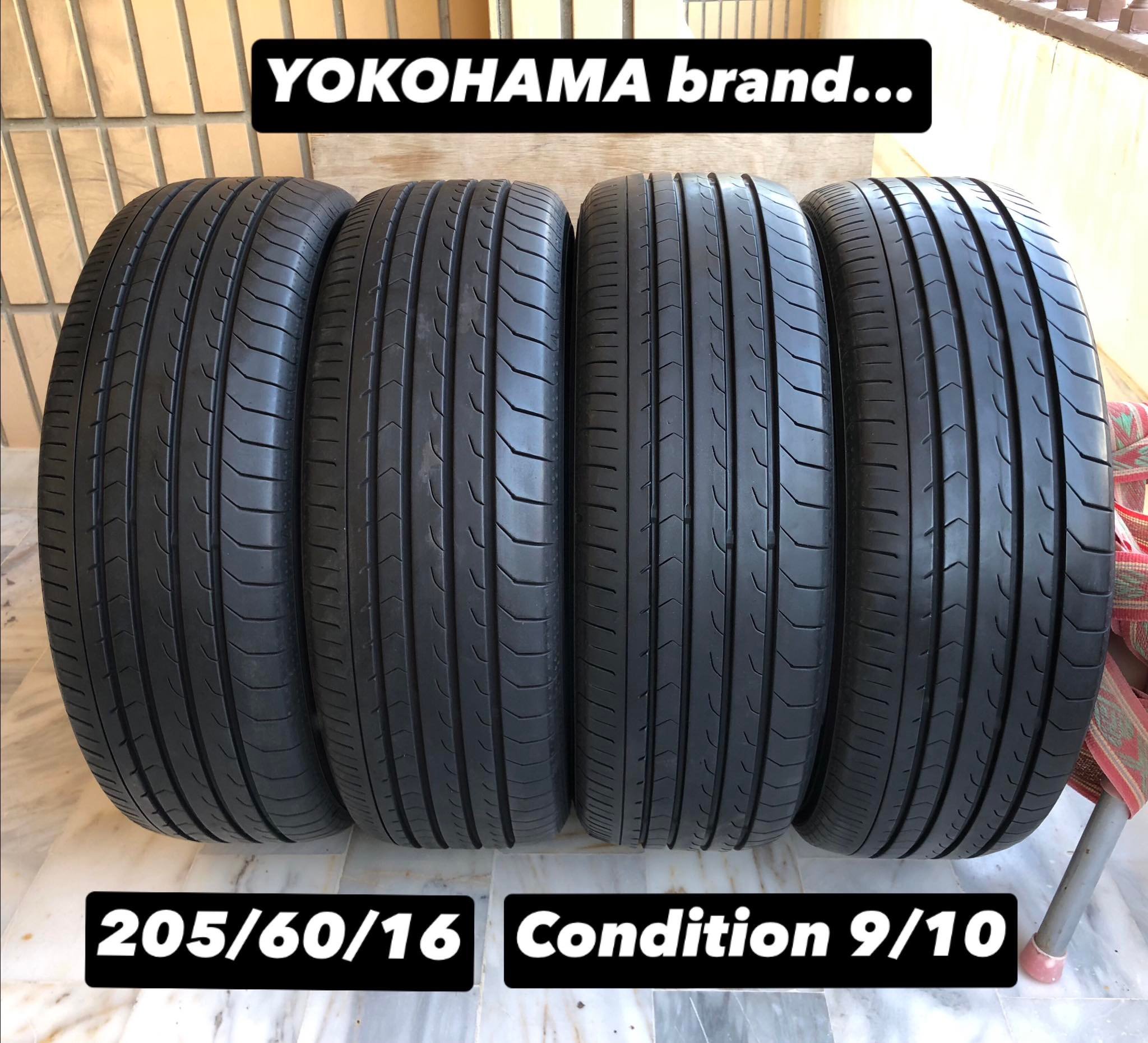 Tire size : 205/60/16 Tire brand : YOKOHAMA bluearth ( RV03 