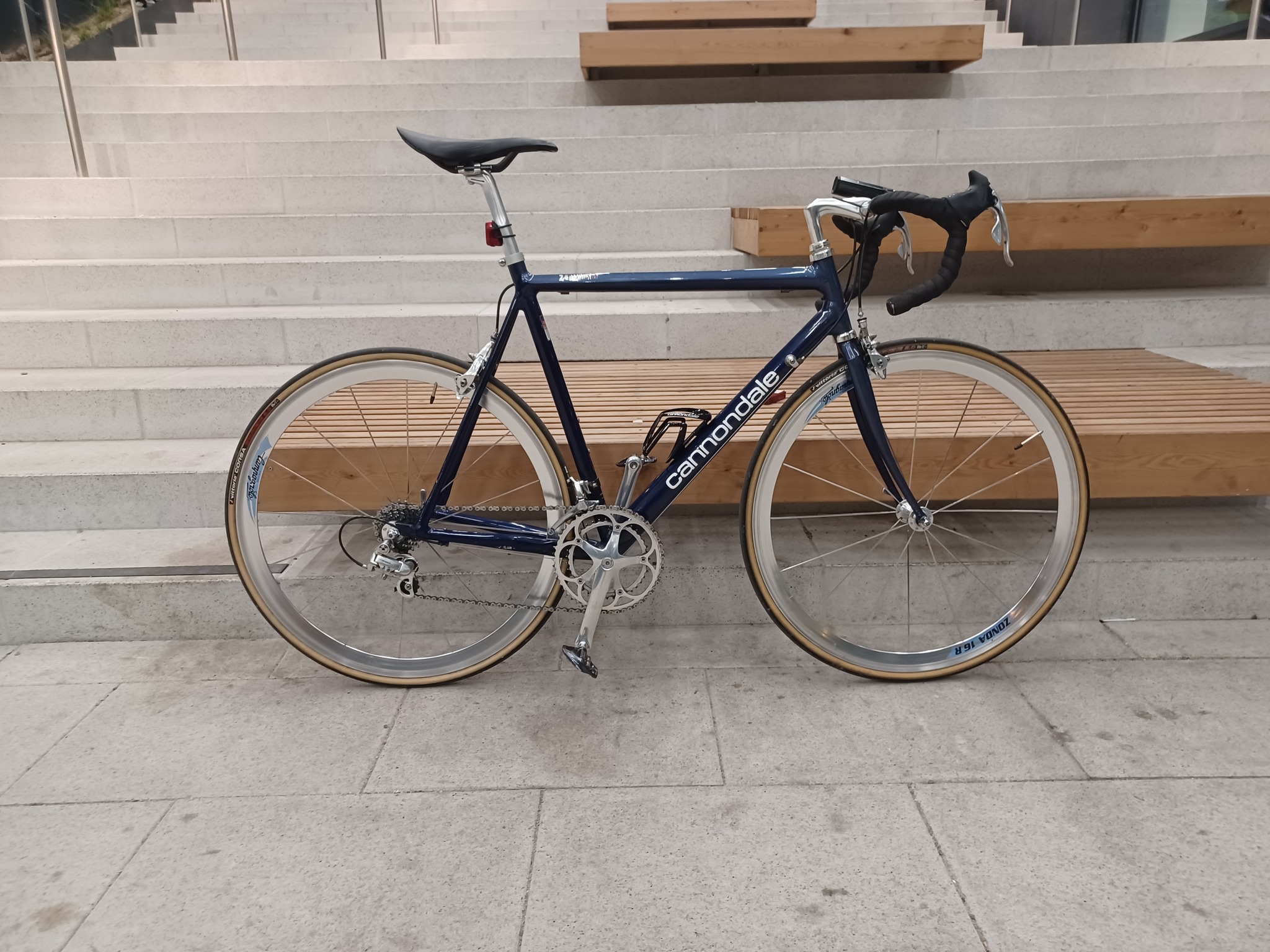 1992 Cannondale 2.8 aluminium bike with Campagnolo Athena group