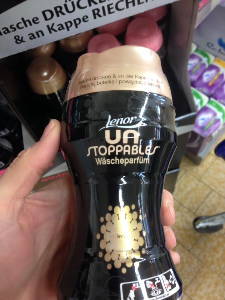 Benutzen Sie noch Weichspüler oder sogar Lenor #Unstoppables, ein PARFUM für die Wäsche? Dann aufgepasst! Zuerst einmal sollten Sie wissen, was als Warnhinweis auf der Verpackung steht. Sollten Sie „