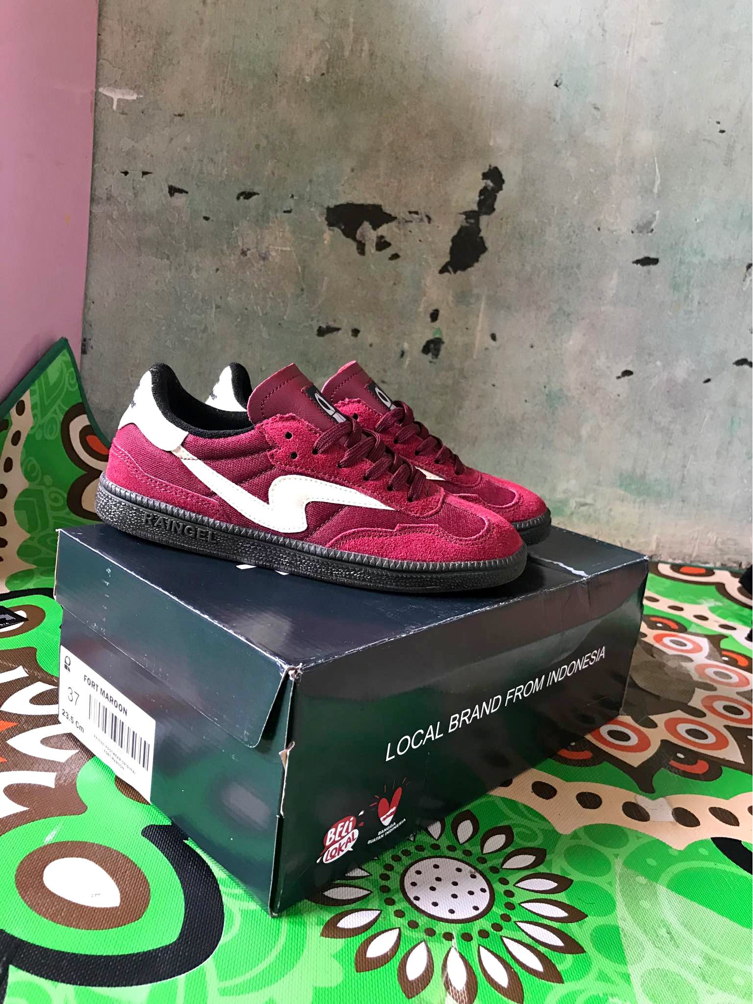 Jual sepatu baru, bekas sample ngonten dan live - Fashion Sneakers ...