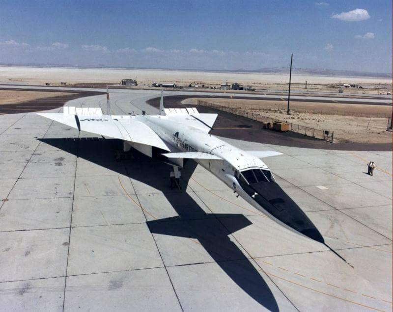 XB-70 Valkyrie: America's Mach-3 Super Bomber